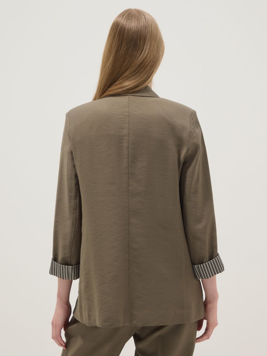 Blazer in misto viscosa verde regular fit con polsini a righe_2