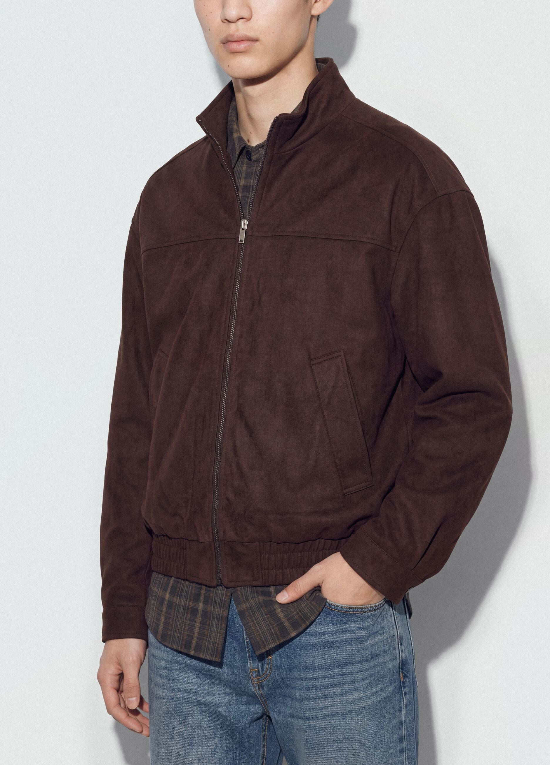 Giacca cropped marrone imbottita con zip over fit