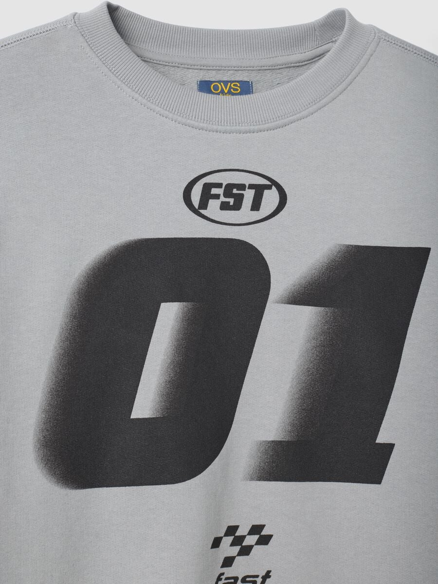 Felpa grigia girocollo in puro cotone organico a tema racing relaxed fit_2