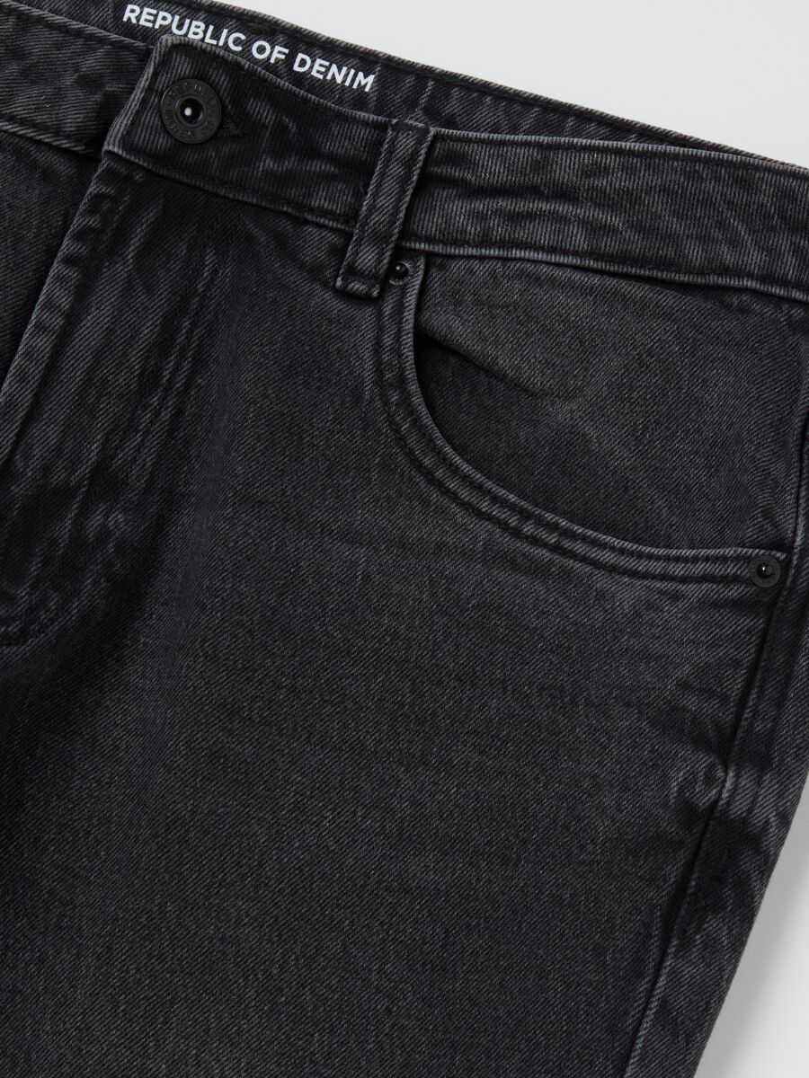 Slim-fit acid-wash jeans_5