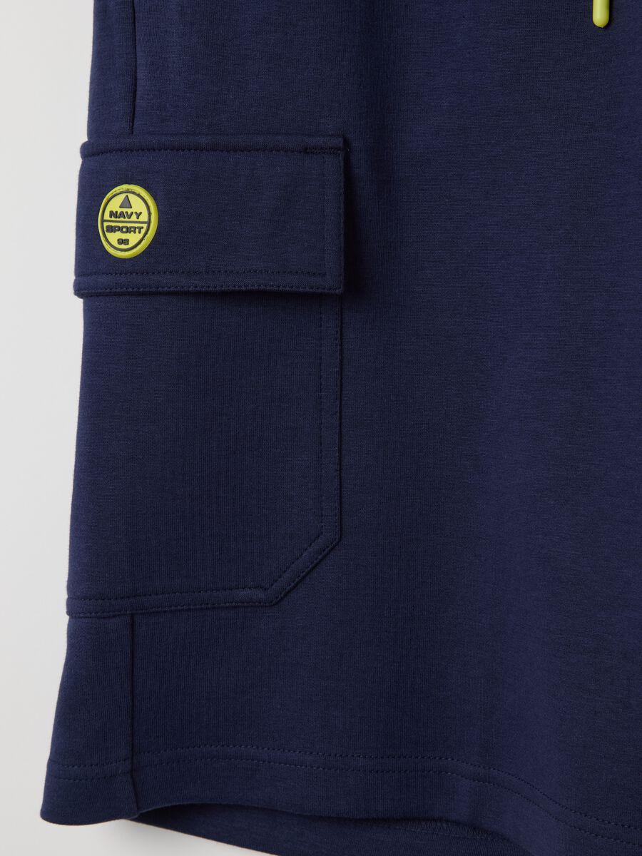 Blue cargo Bermuda joggers with logo_5