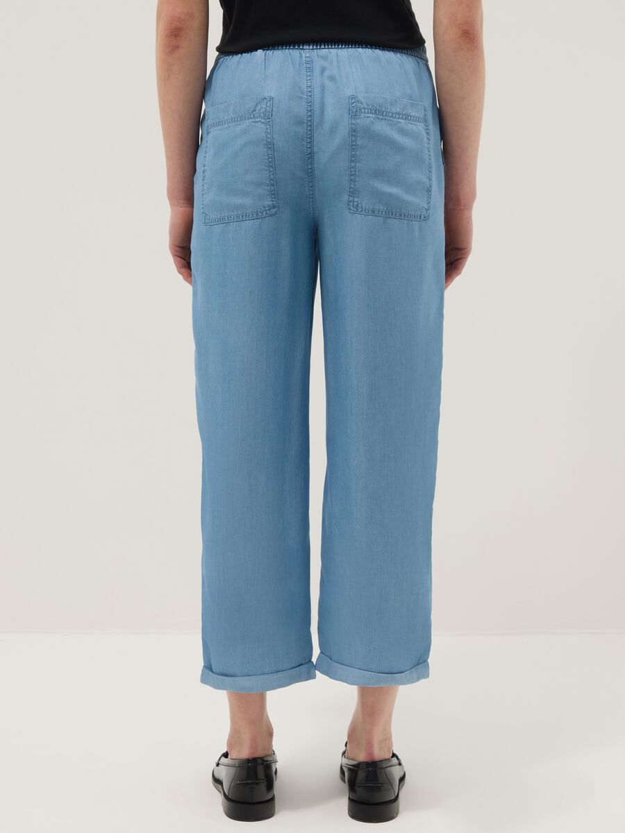 Light blue denim jeans in pure lyocell with elasticated waist, relaxed fit_2