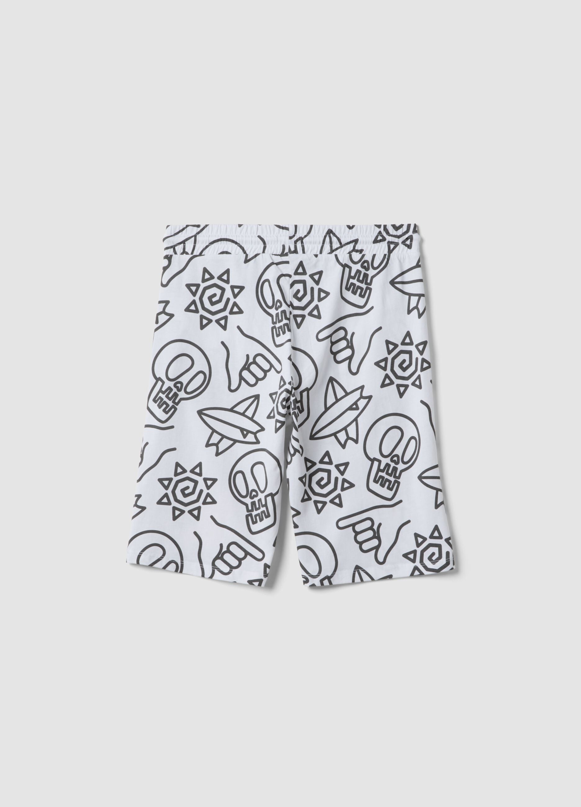White pure cotton all-over print shorts for boys, regular fit