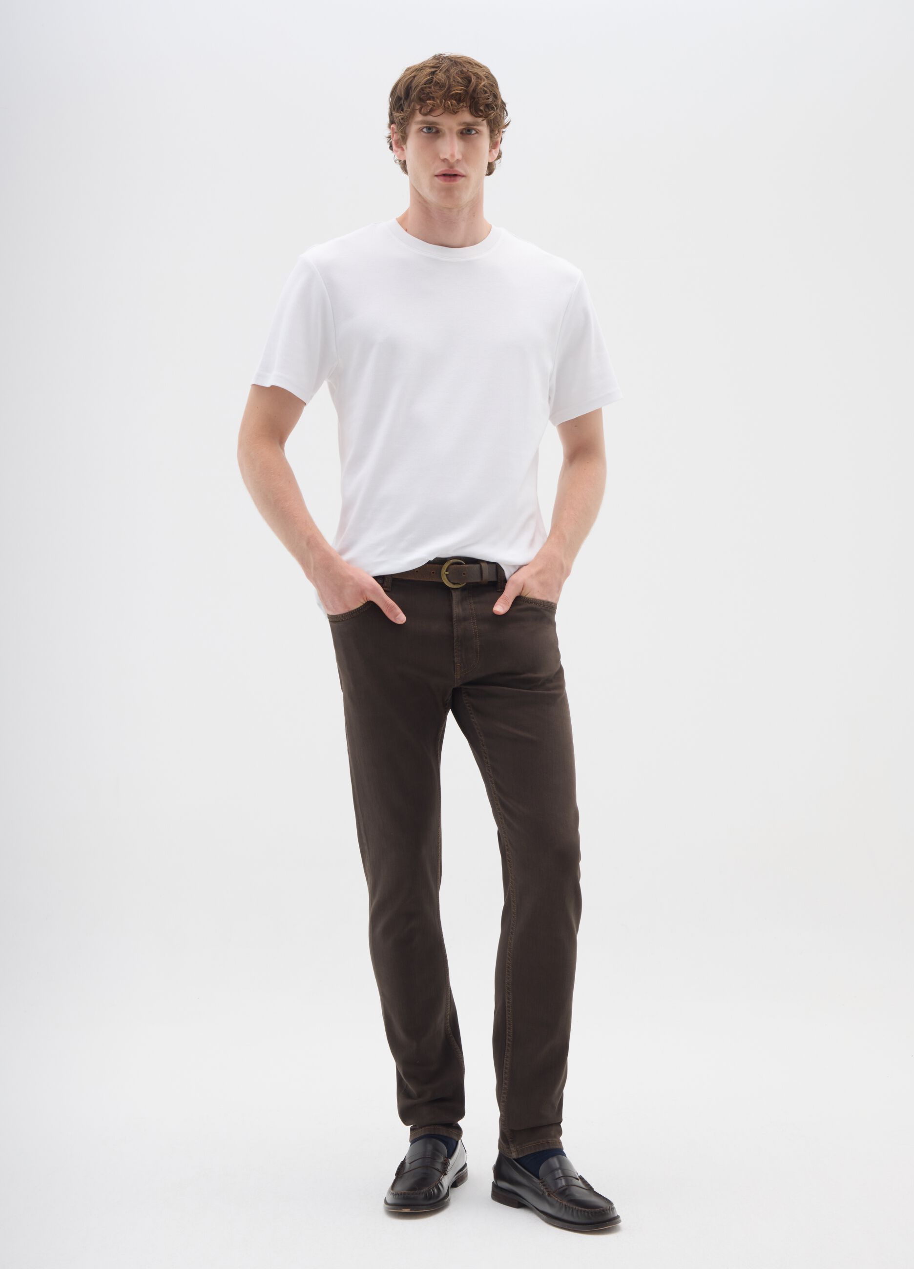 Pantaloni slim fit marroni in denim