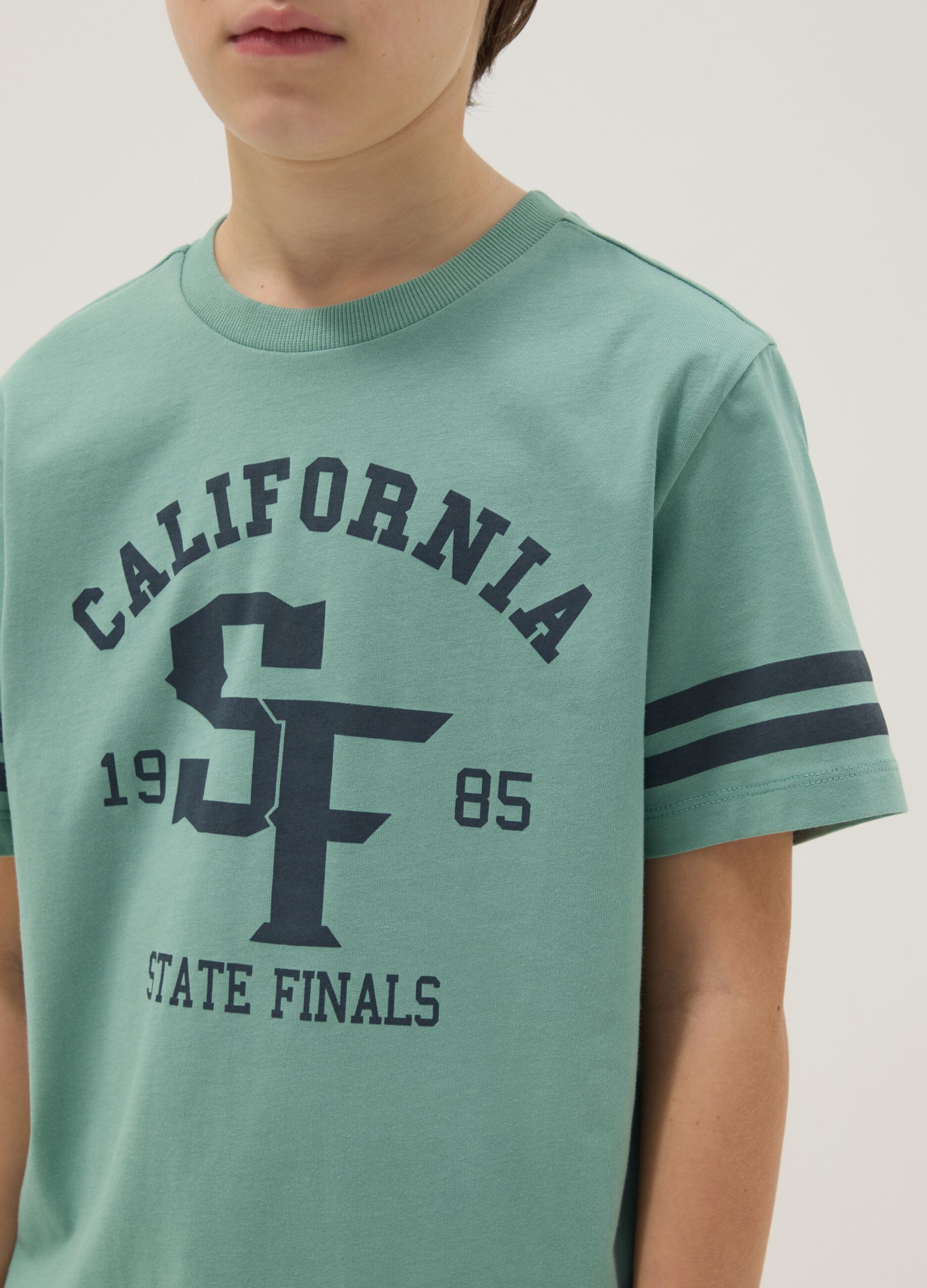 Boys&rsquo; green pure cotton T-shirt with graphic details, regular fit