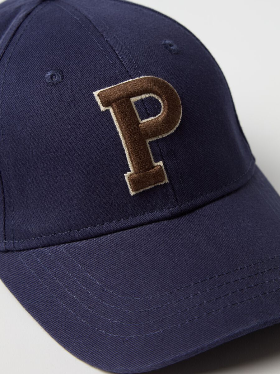 Baseball cap with embroidered logo_2
