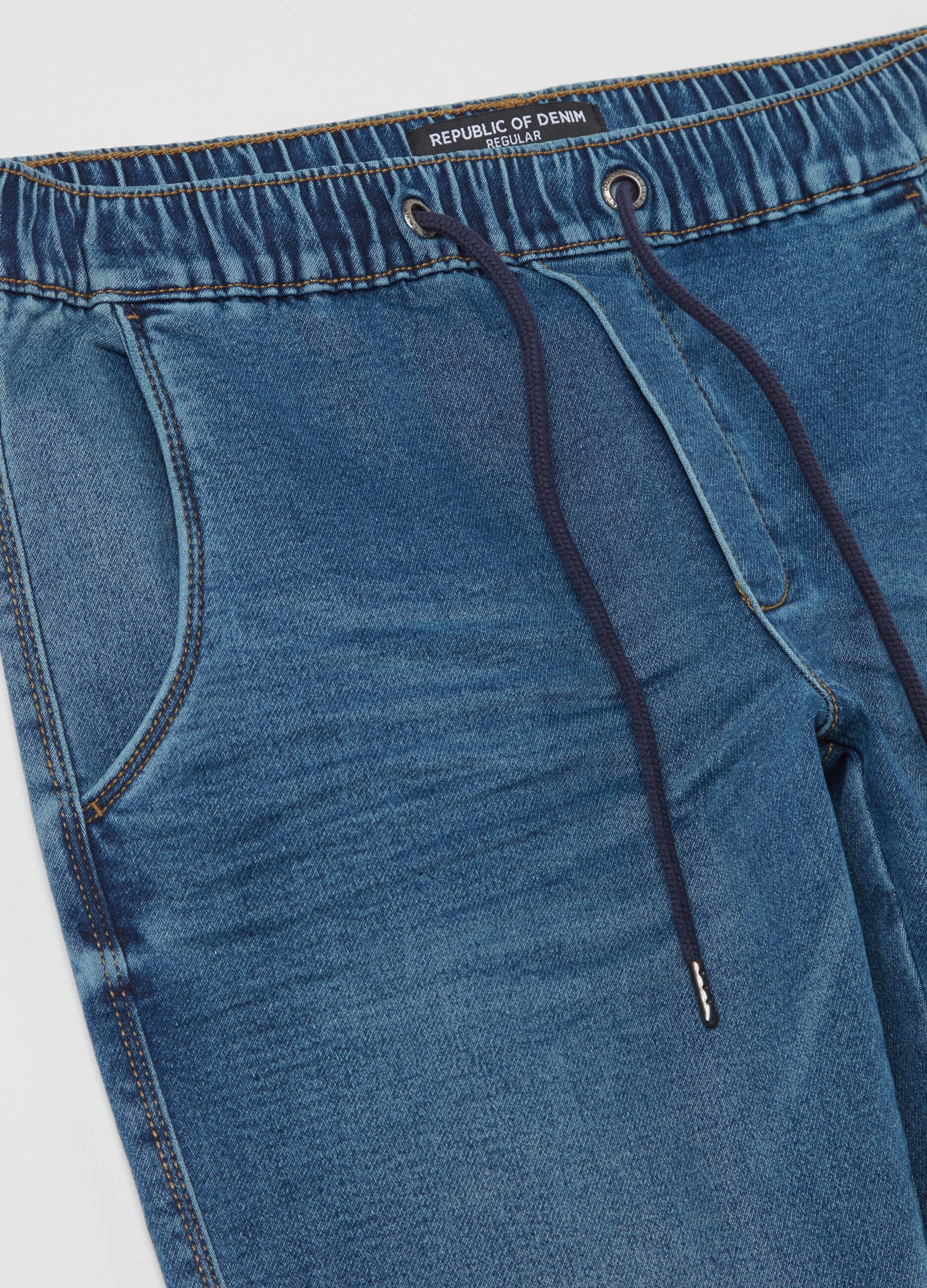 Joggers regular fit in denim con coulisse