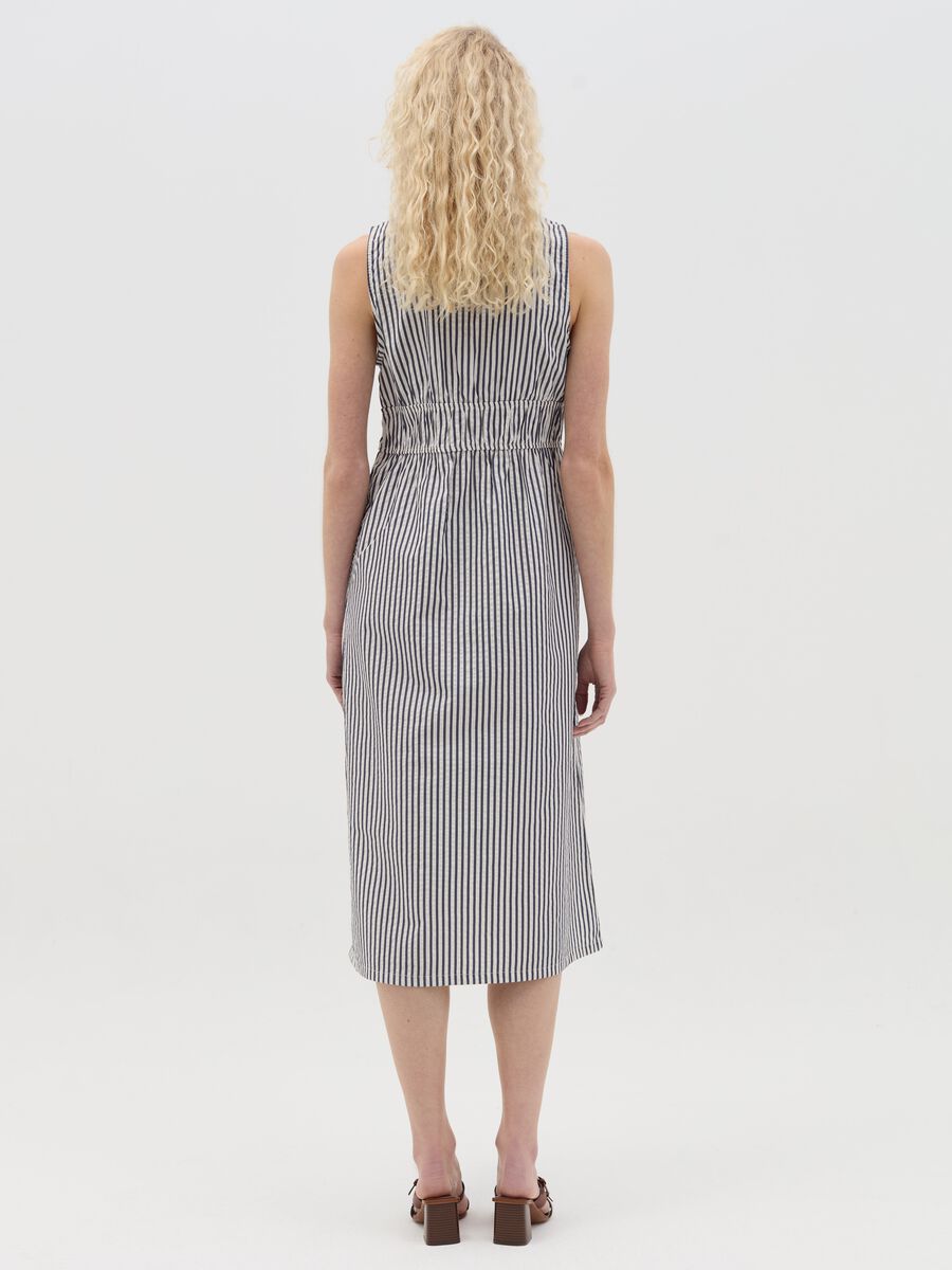 Striped midi dress with V neck_3