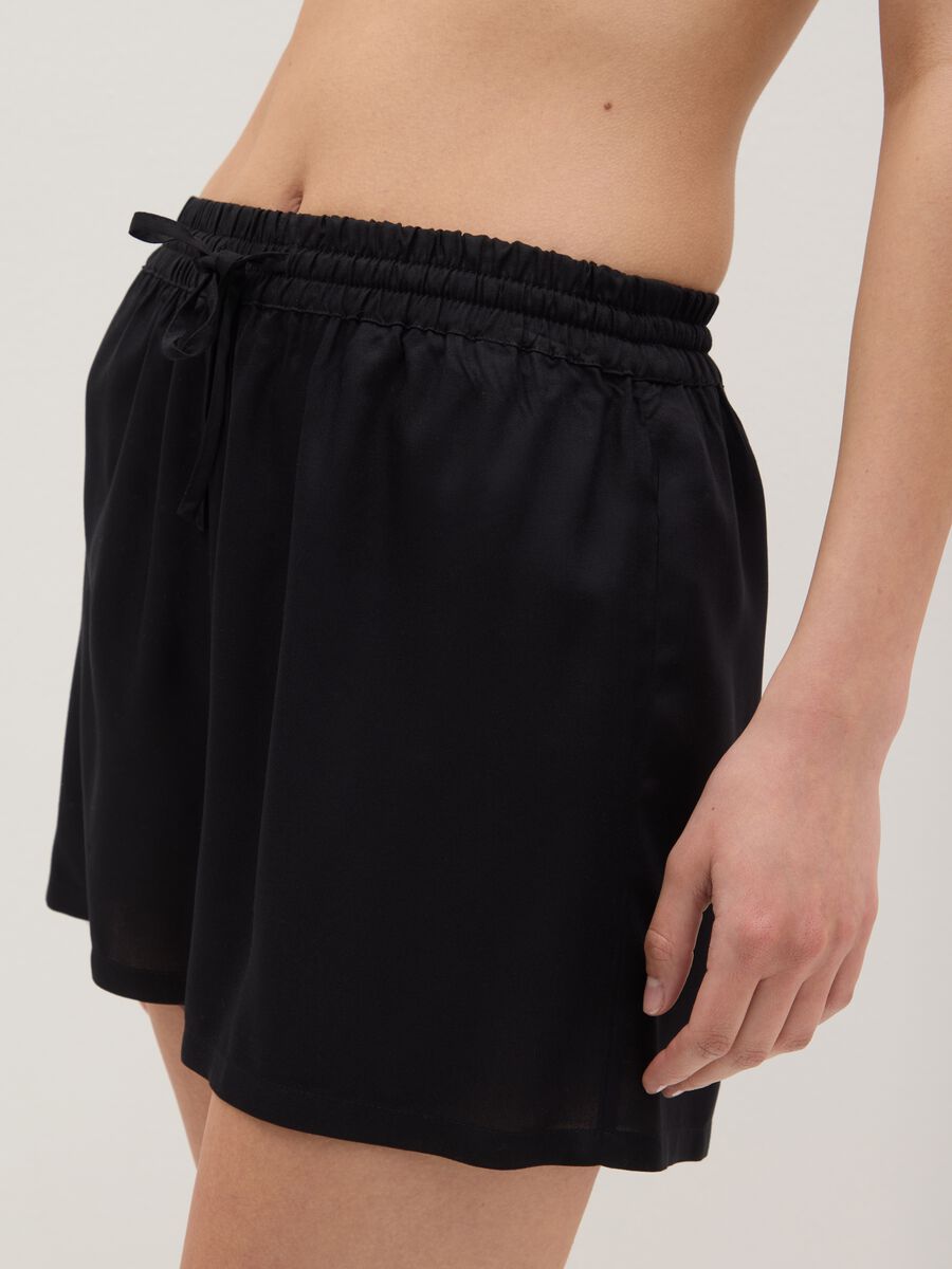 Women's Black Regular Fit Shorts_2
