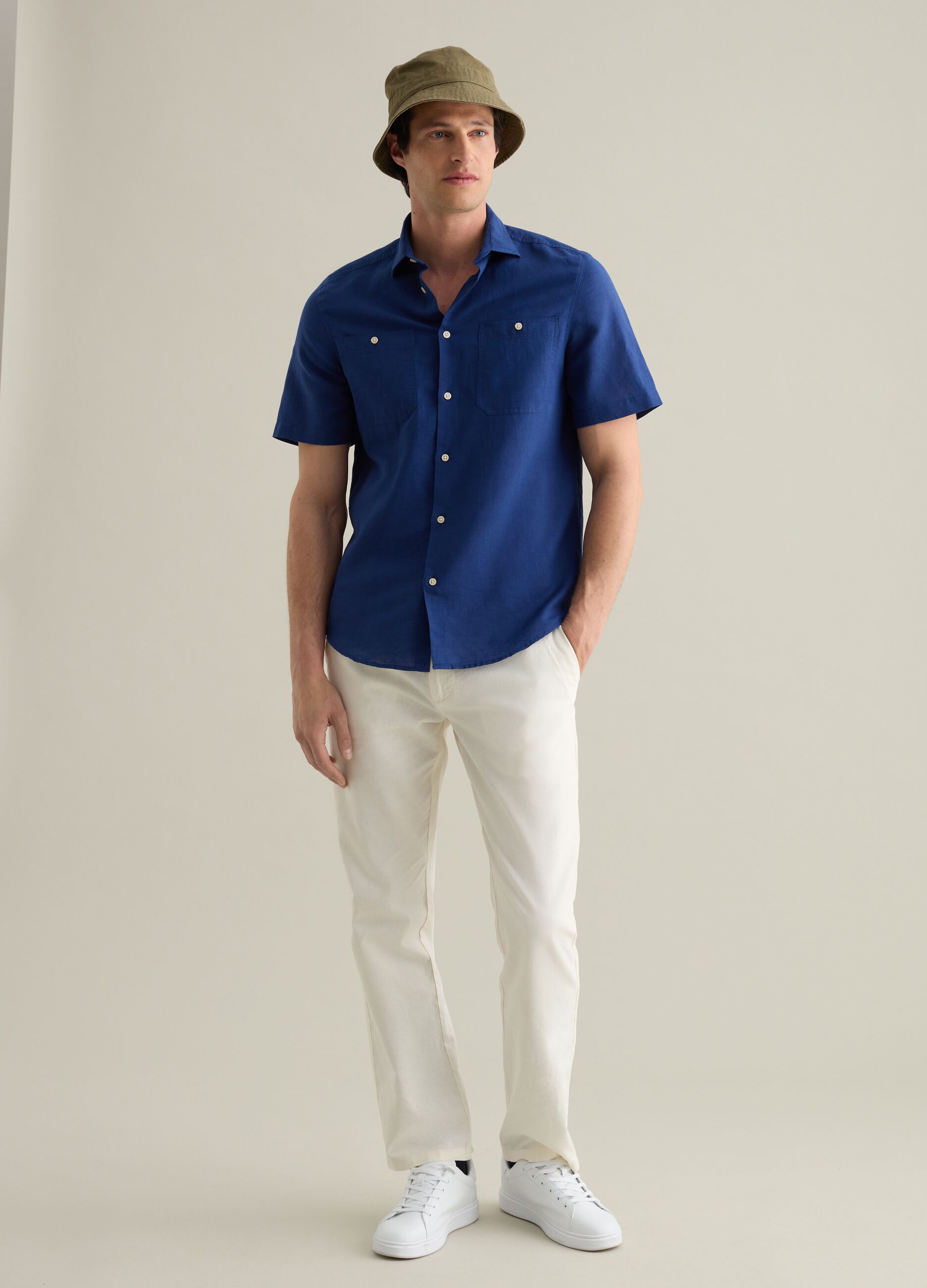 Camicia da uomo in lino e cotone blu regular fit con tasche