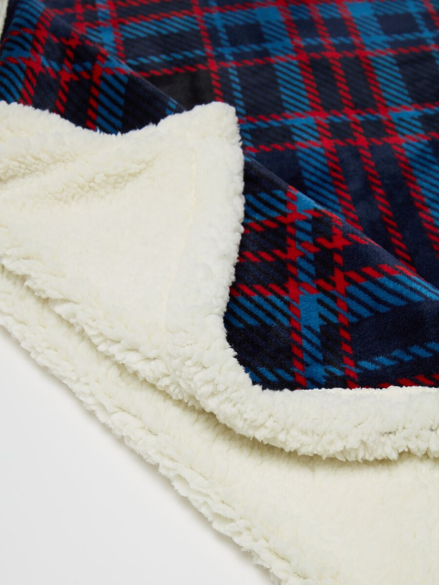 Fleece throw with tartan pattern_1