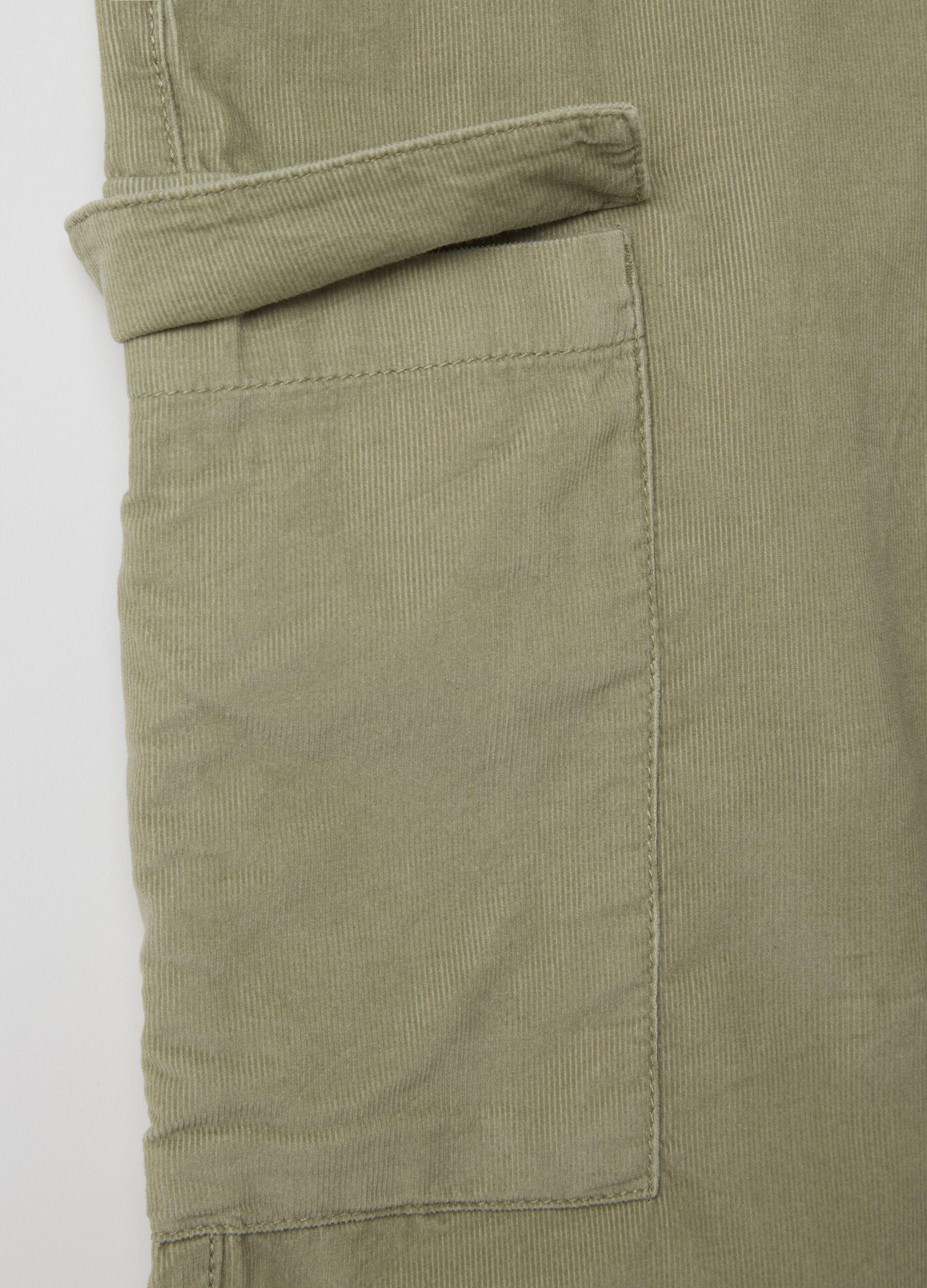 Green cargo Bermuda shorts in cotton