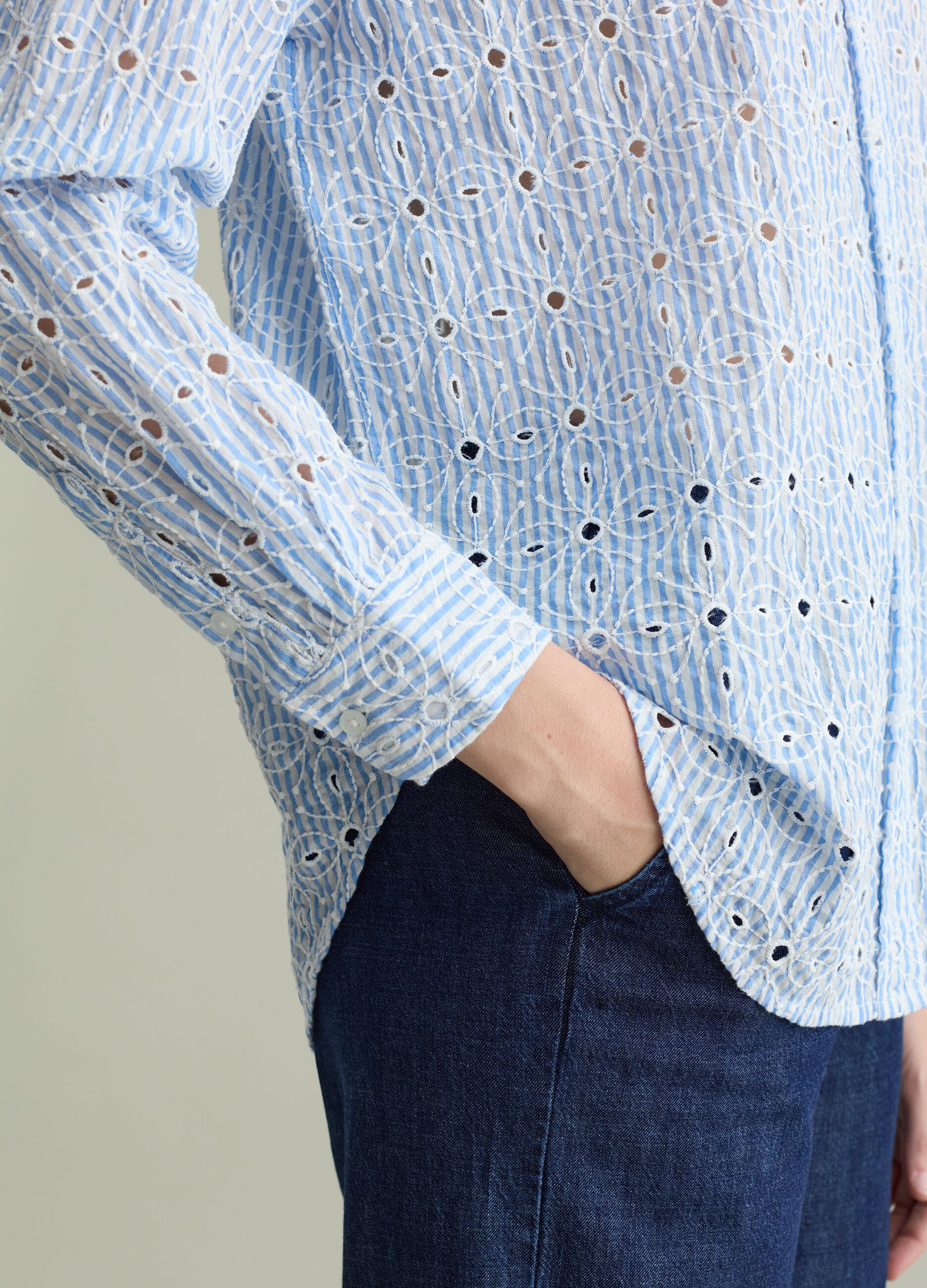 Camicia a righe in sangallo