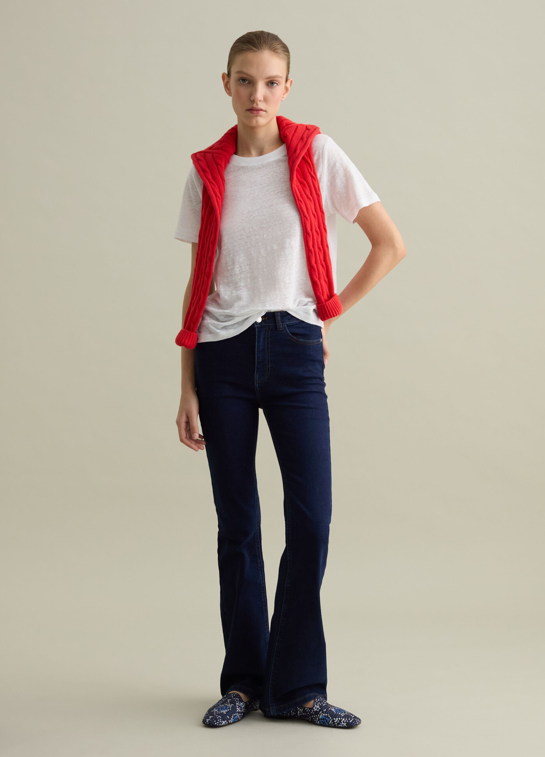 Short-sleeved T-shirt in white linen