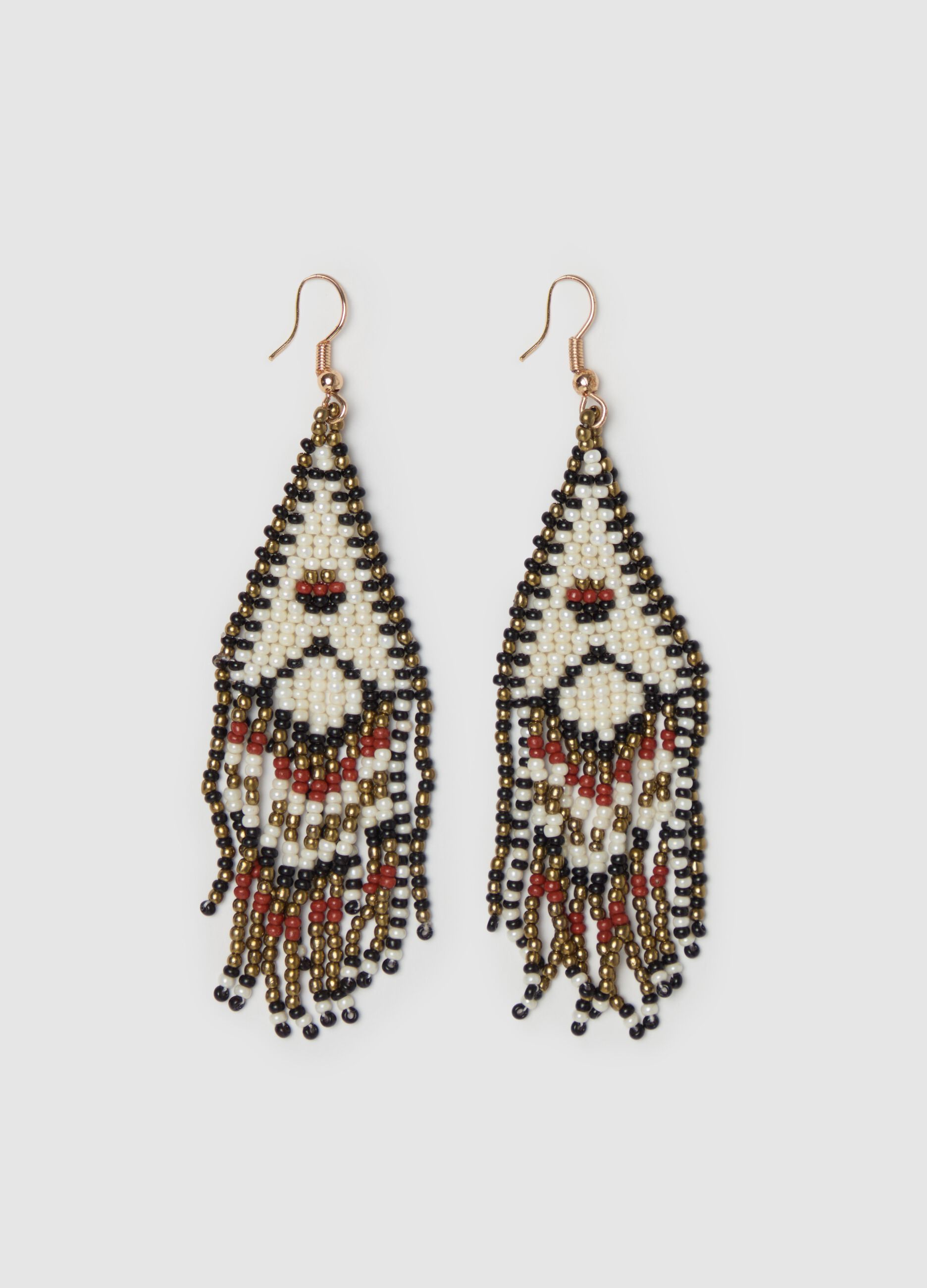 Pendant earrings with ethnic motif