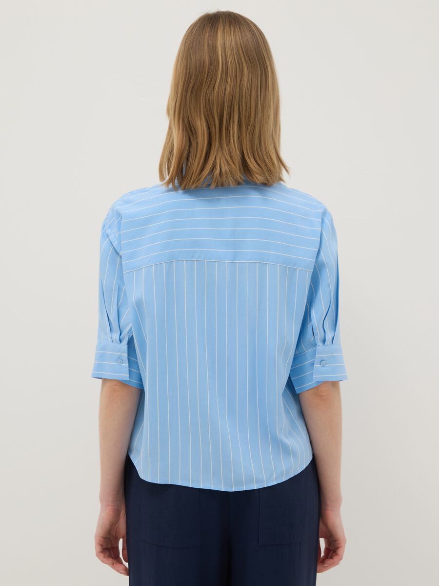 Camicia in pura viscosa azzurra a righe regular fit_2