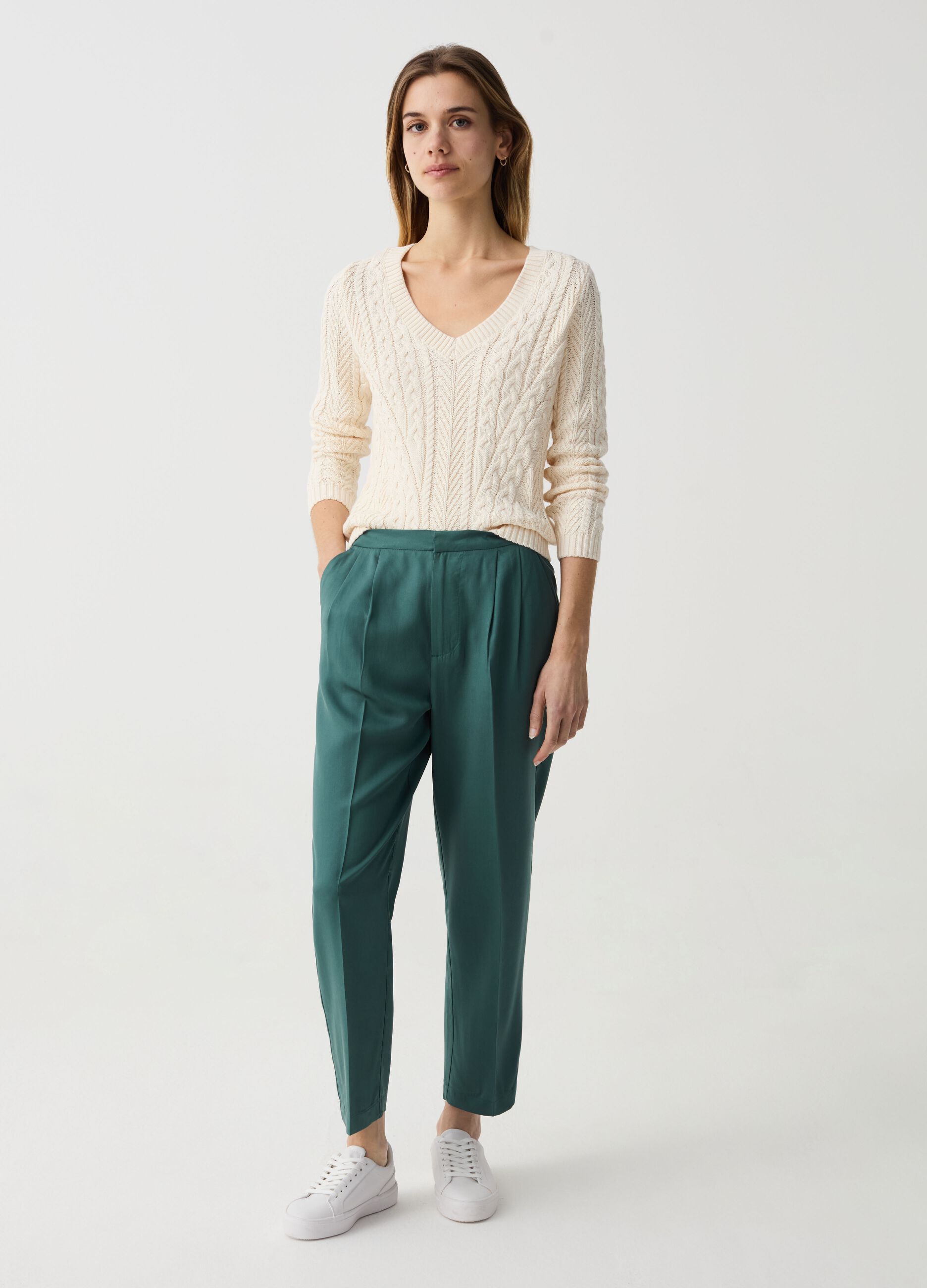 Cropped cigarette trousers with darts