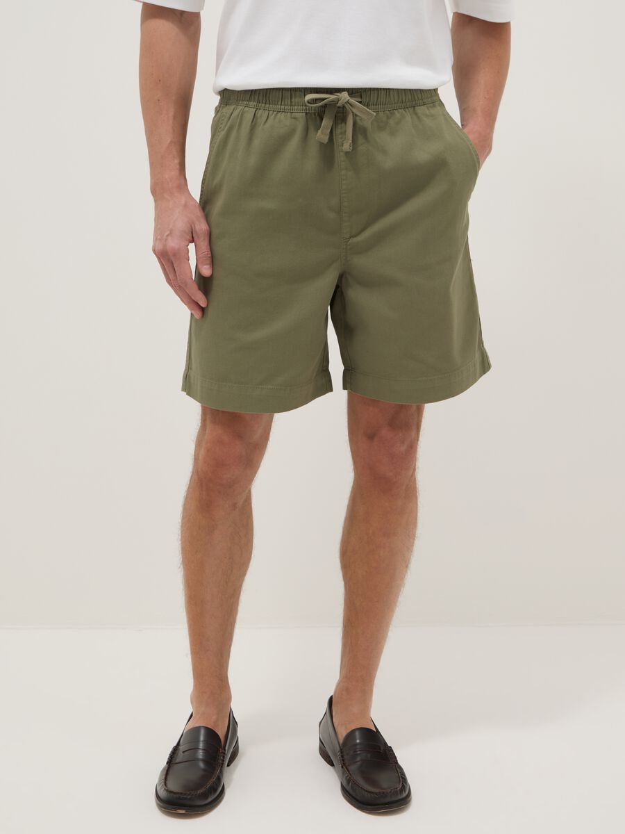 Green regular-fit pure cotton shorts_1
