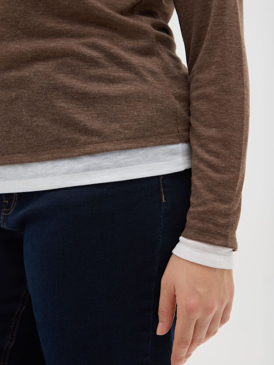 Maglia marrone regular fit con scollo a V_3