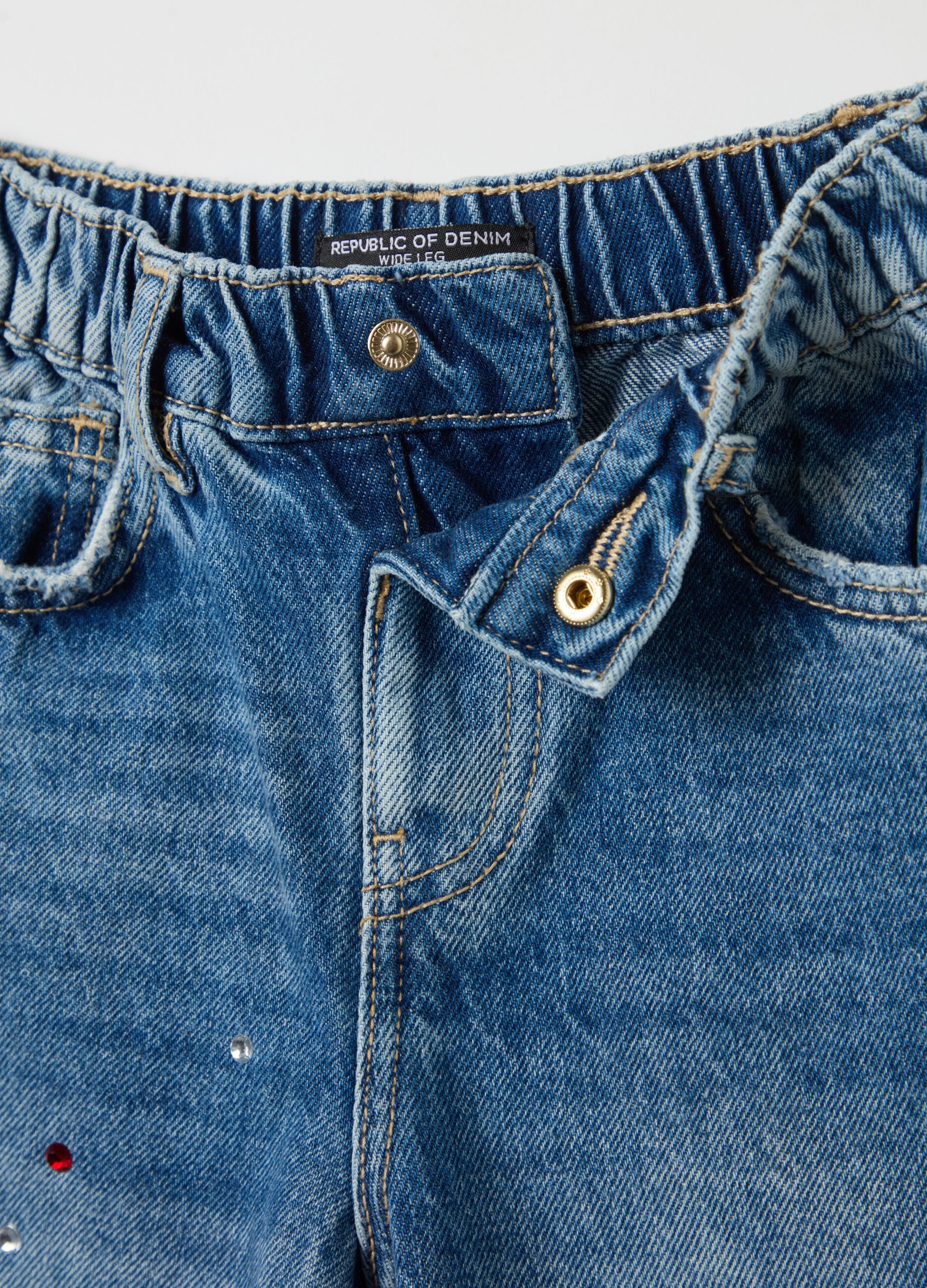 Jeans a gamba larga con strass 