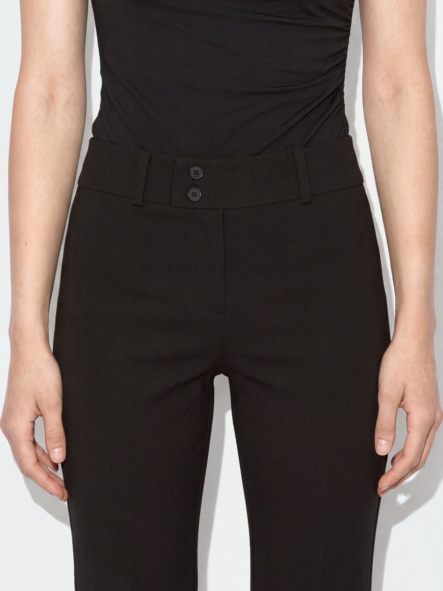 Black flared trousers in stretch viscose_3