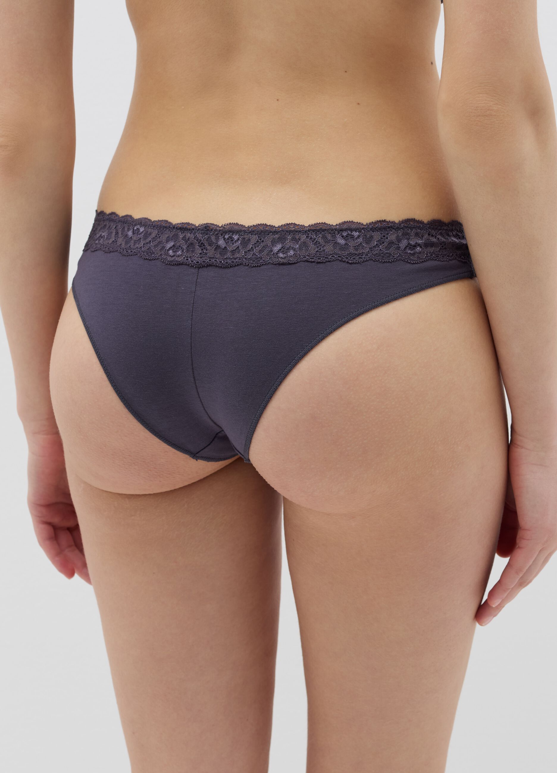 Brazilian-cut briefs with lace trim