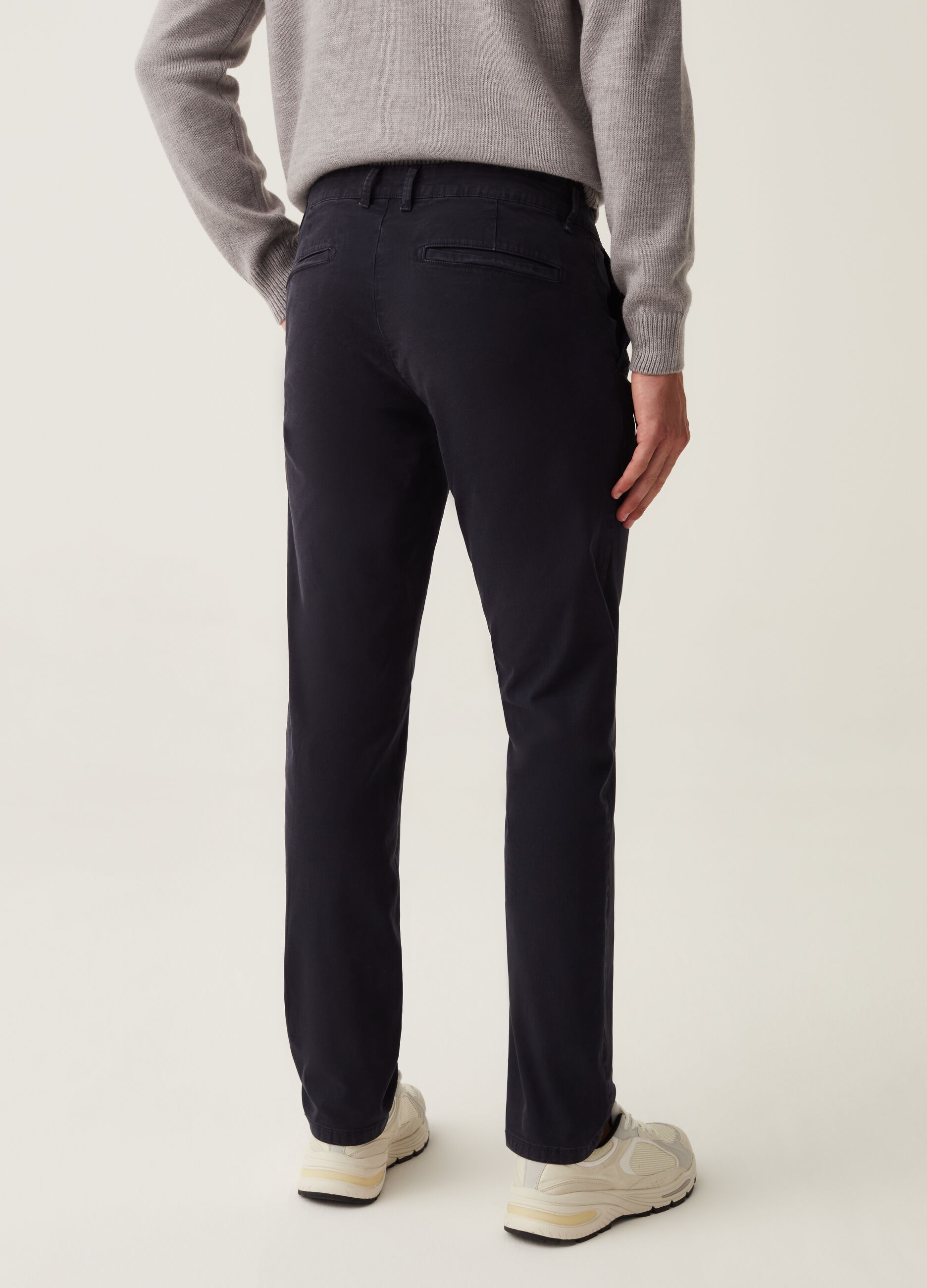 Pantaloni chino stretch tinta unita