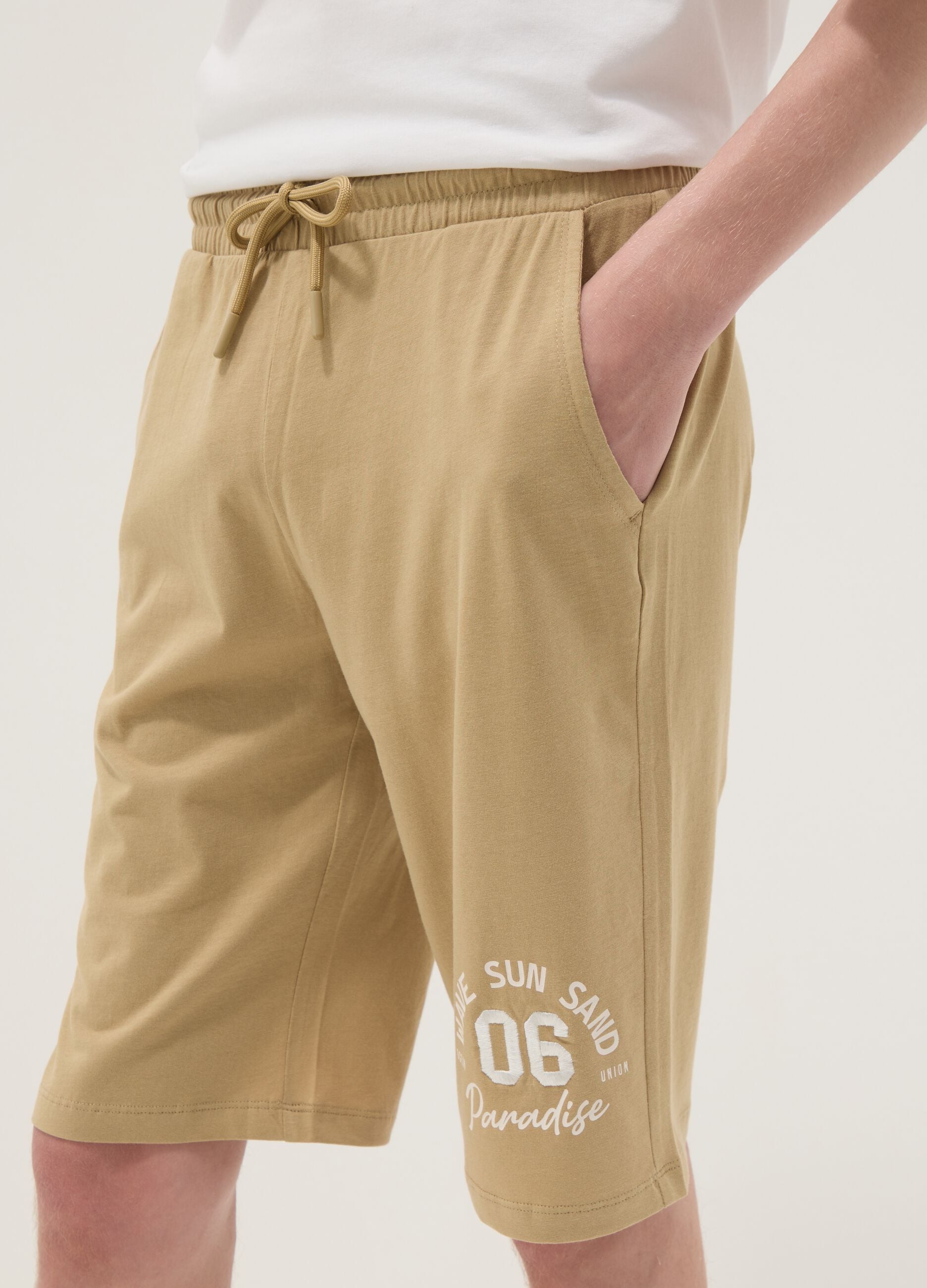 Boys&rsquo; beige pure cotton regular-fit shorts