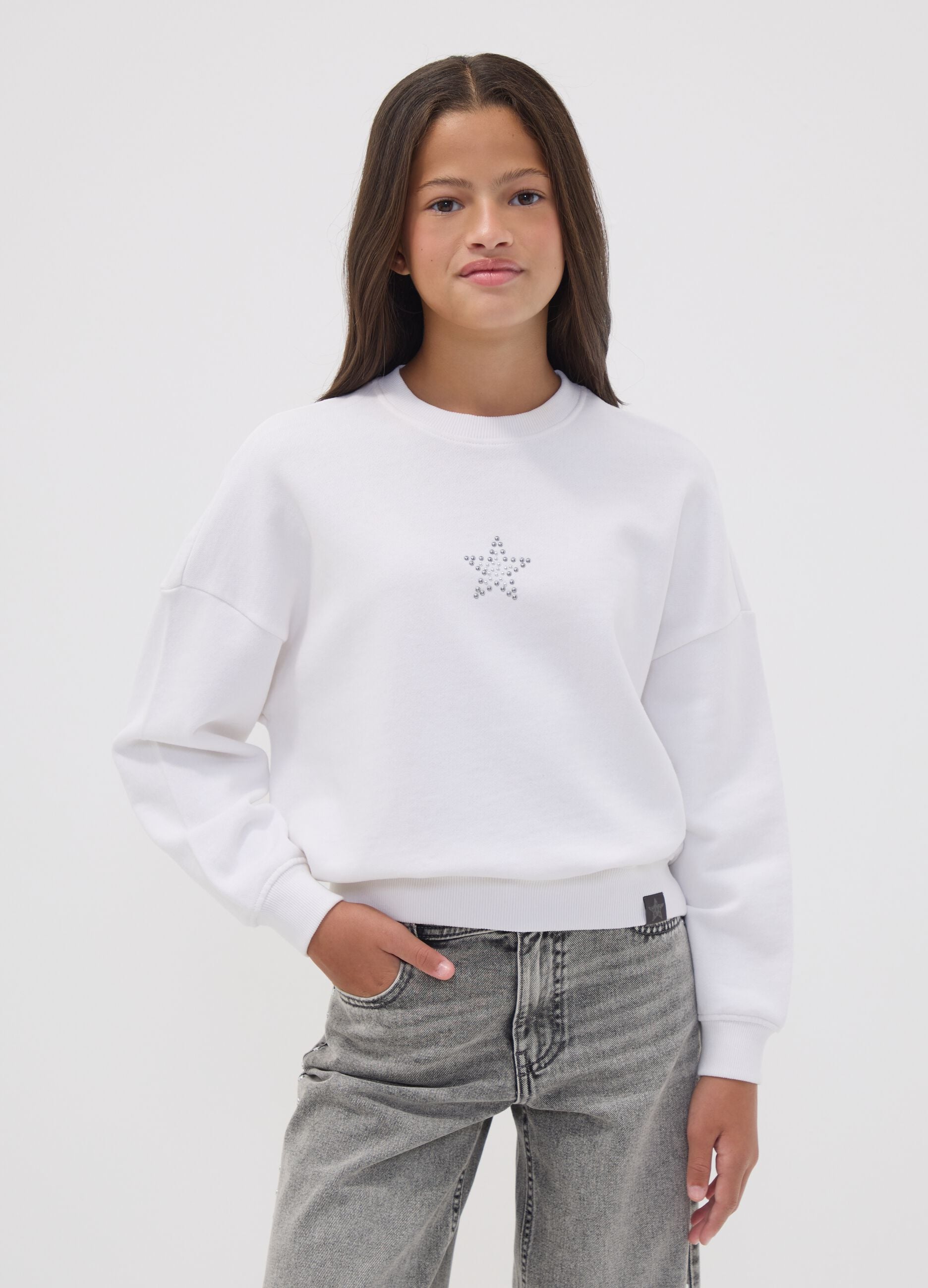 White oversized pure cotton sweatshirt with stars for girls