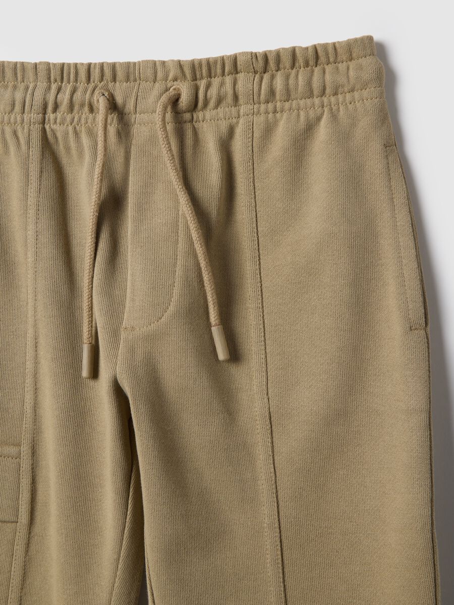 Pantaloni jogger in misto cotone beige da bambino regular fit con elastico_2