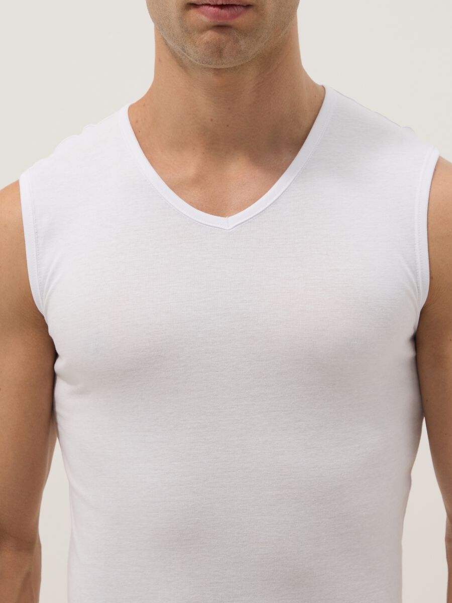 Canotta in puro cotone bianca regular fit con spalla larga_1