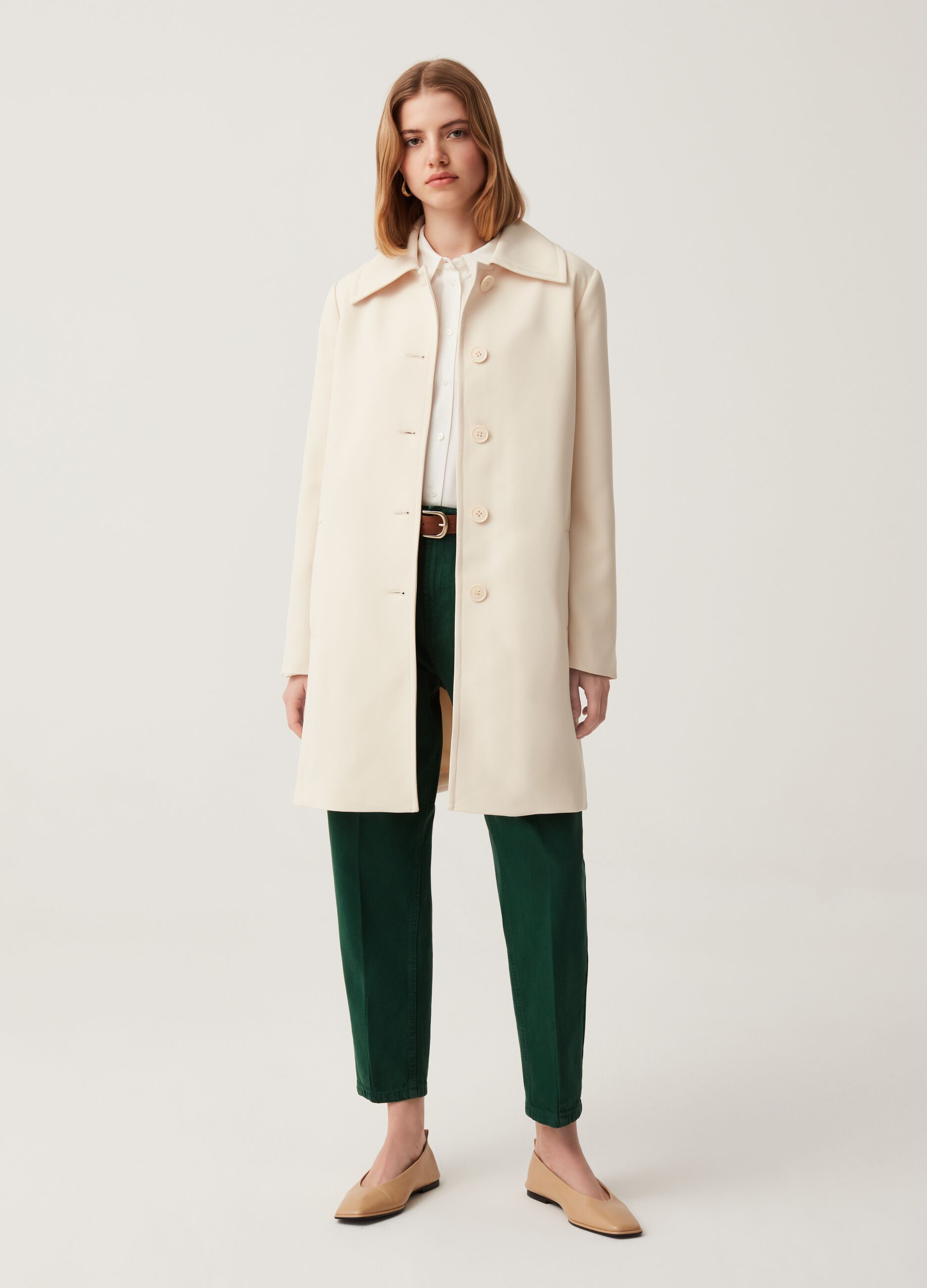 Solid colour, lightweight coat