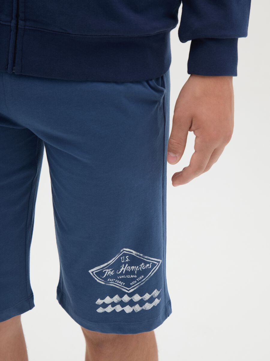 Blue cotton Bermuda shorts with drawstring and print_2