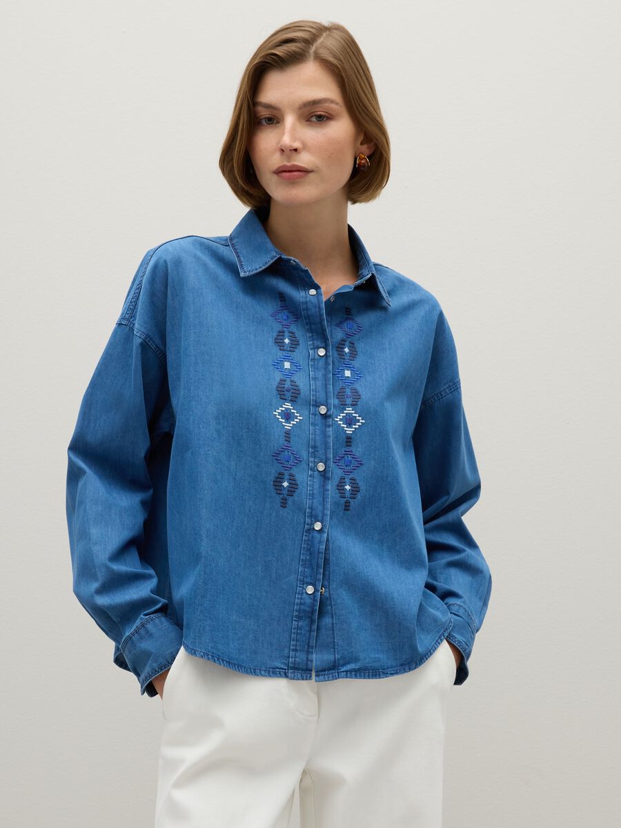 Blue cotton shirt with geometric embroidery_0