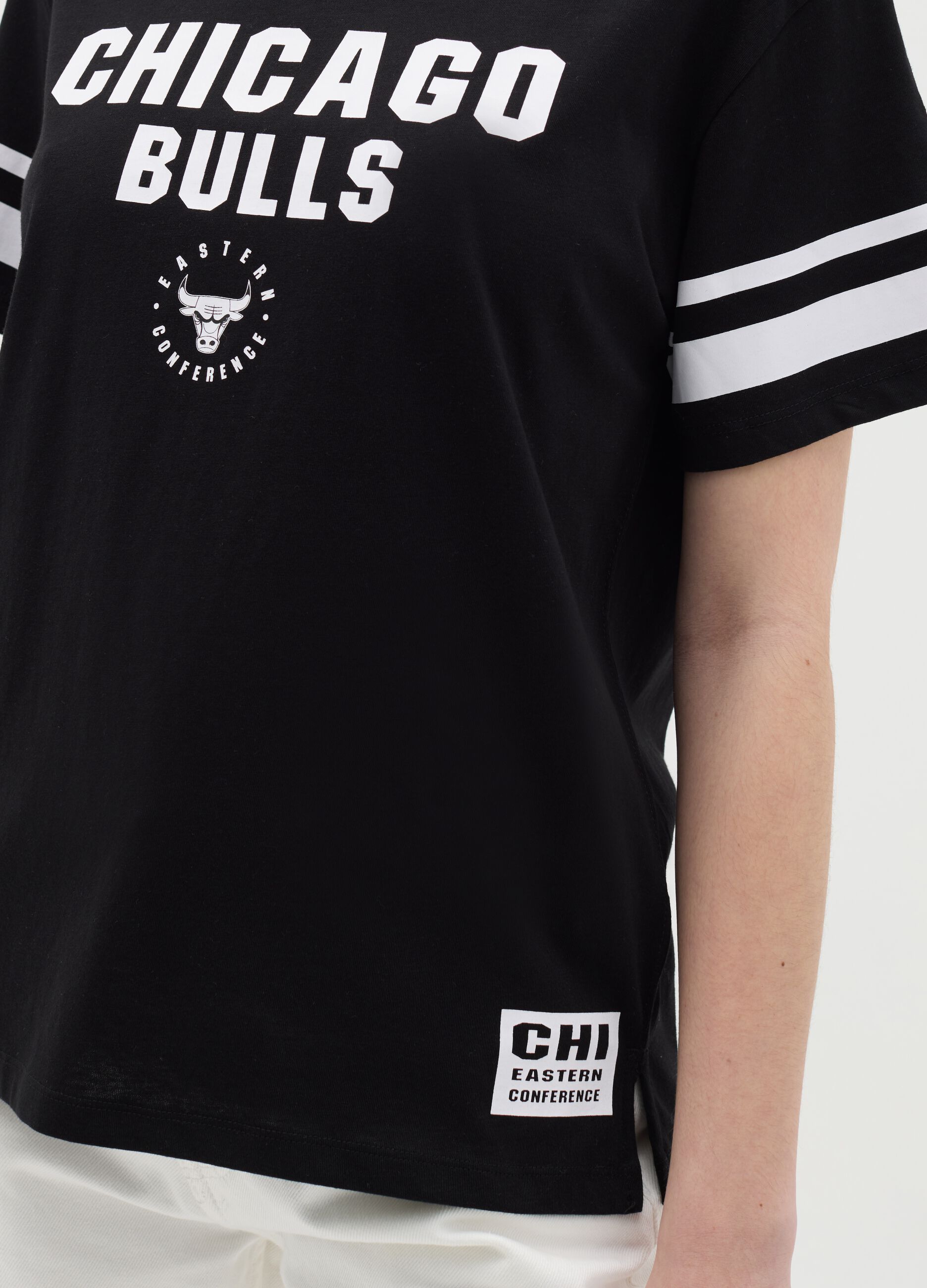 Black T-shirt with NBA Chicago Bulls print