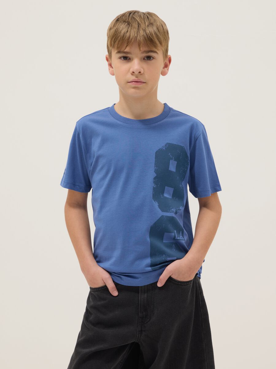 T-shirt in puro cotone blu da ragazzo regular fit con stampa_0