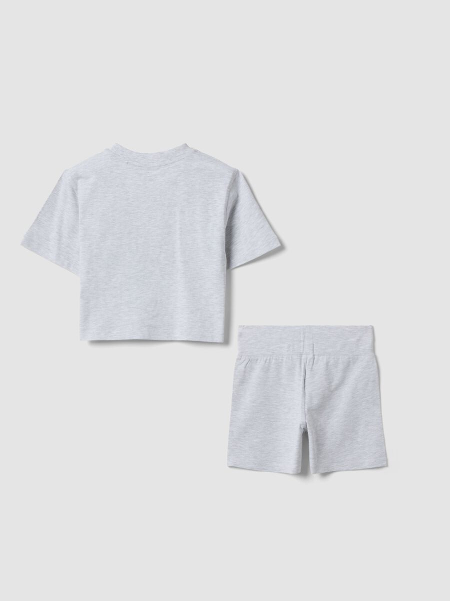 Completo grigio in misto cotone con t-shirt e shorts_1