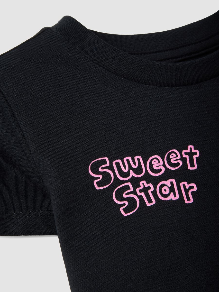 T-shirt in puro cotone nero da bambina regular fit con stelle_2