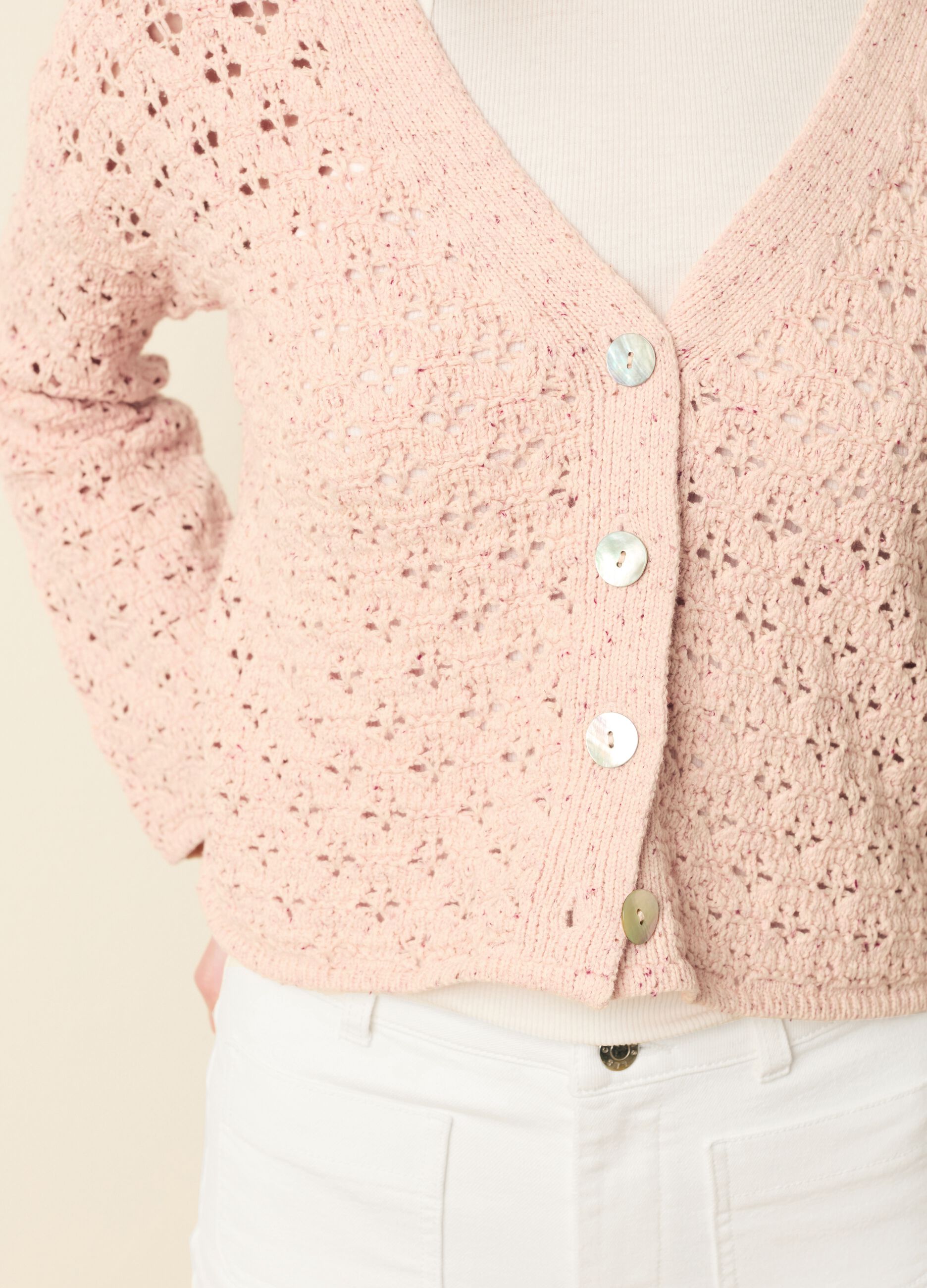 Cardigan crochet con scollo a V