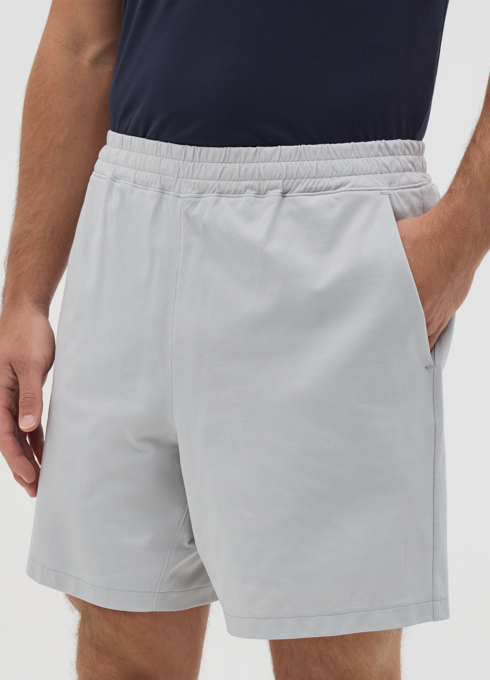 Grey Bermuda joggers in stretch fabric