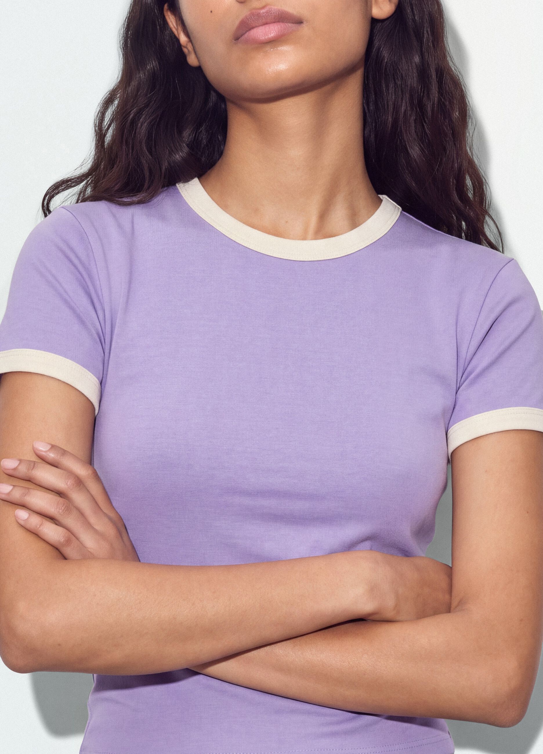 Purple fitted stretch cotton T-shirt with contrast trims