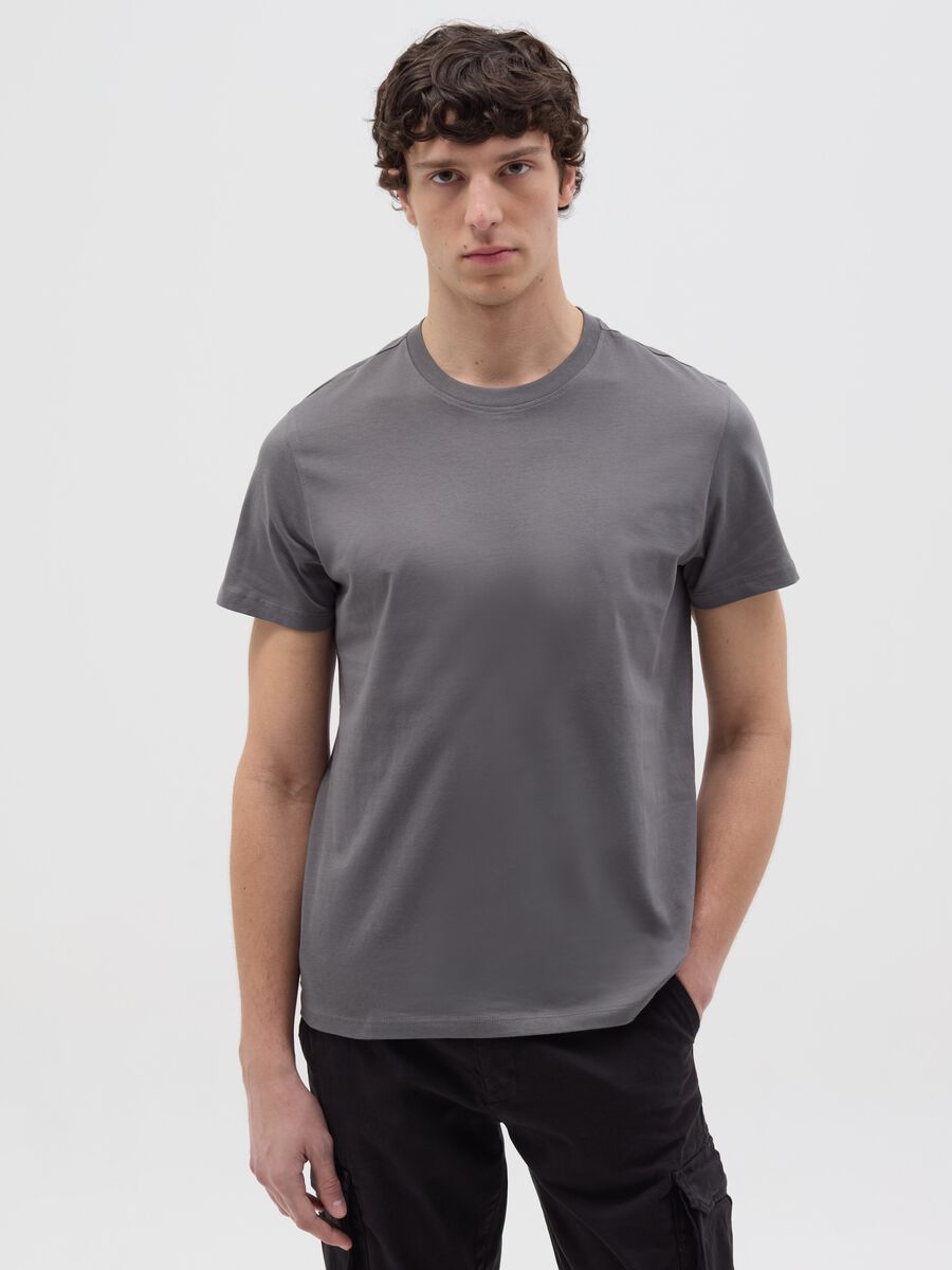 Relaxed-fit T-shirt with round neck_0