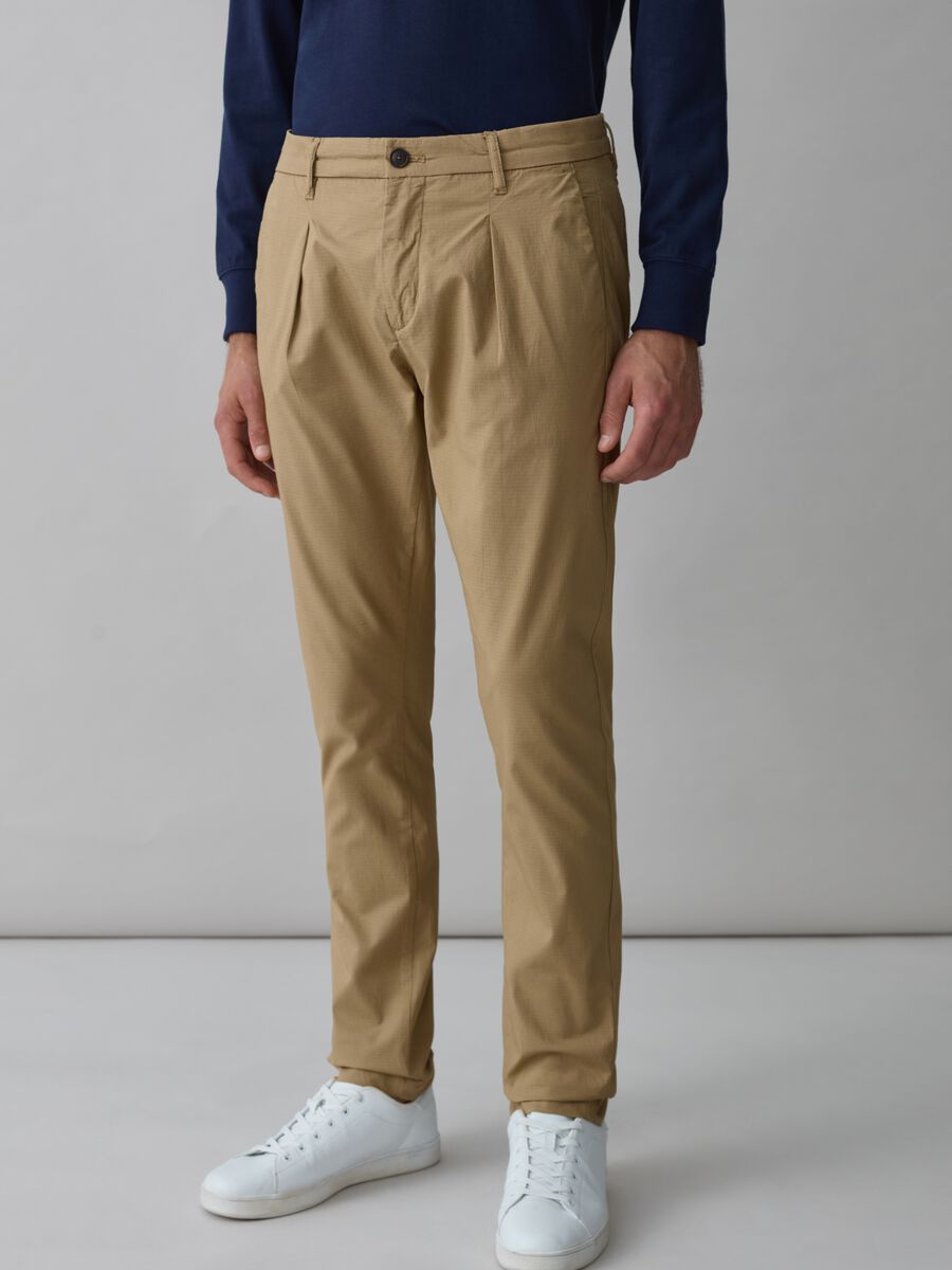 Chino trousers with ripstop weave_1