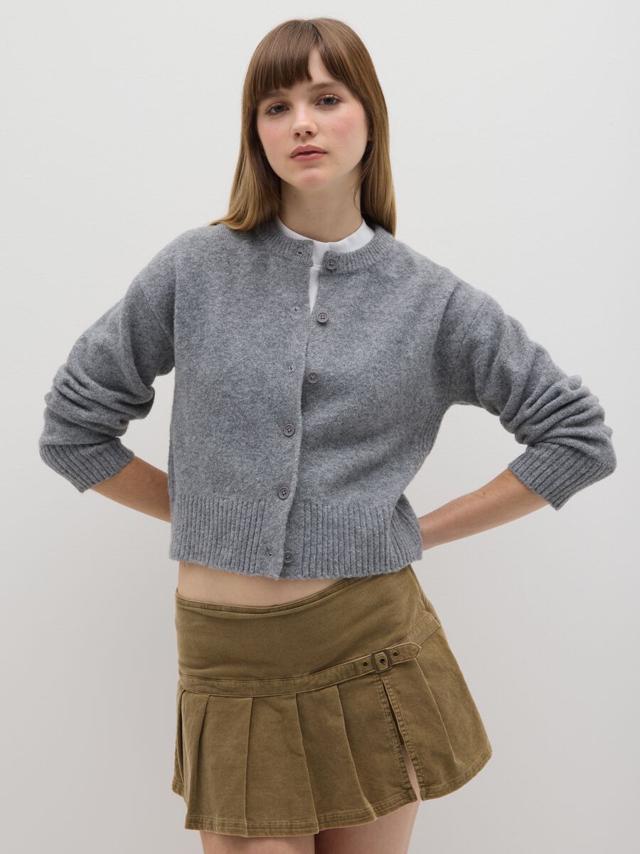 Cardigan grigio regular fit con bottoni_0