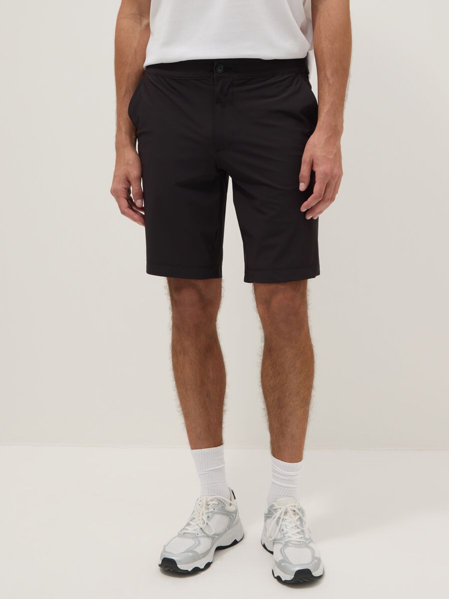 Bermuda jogger neri in tessuto elasticizzato regular fit_2