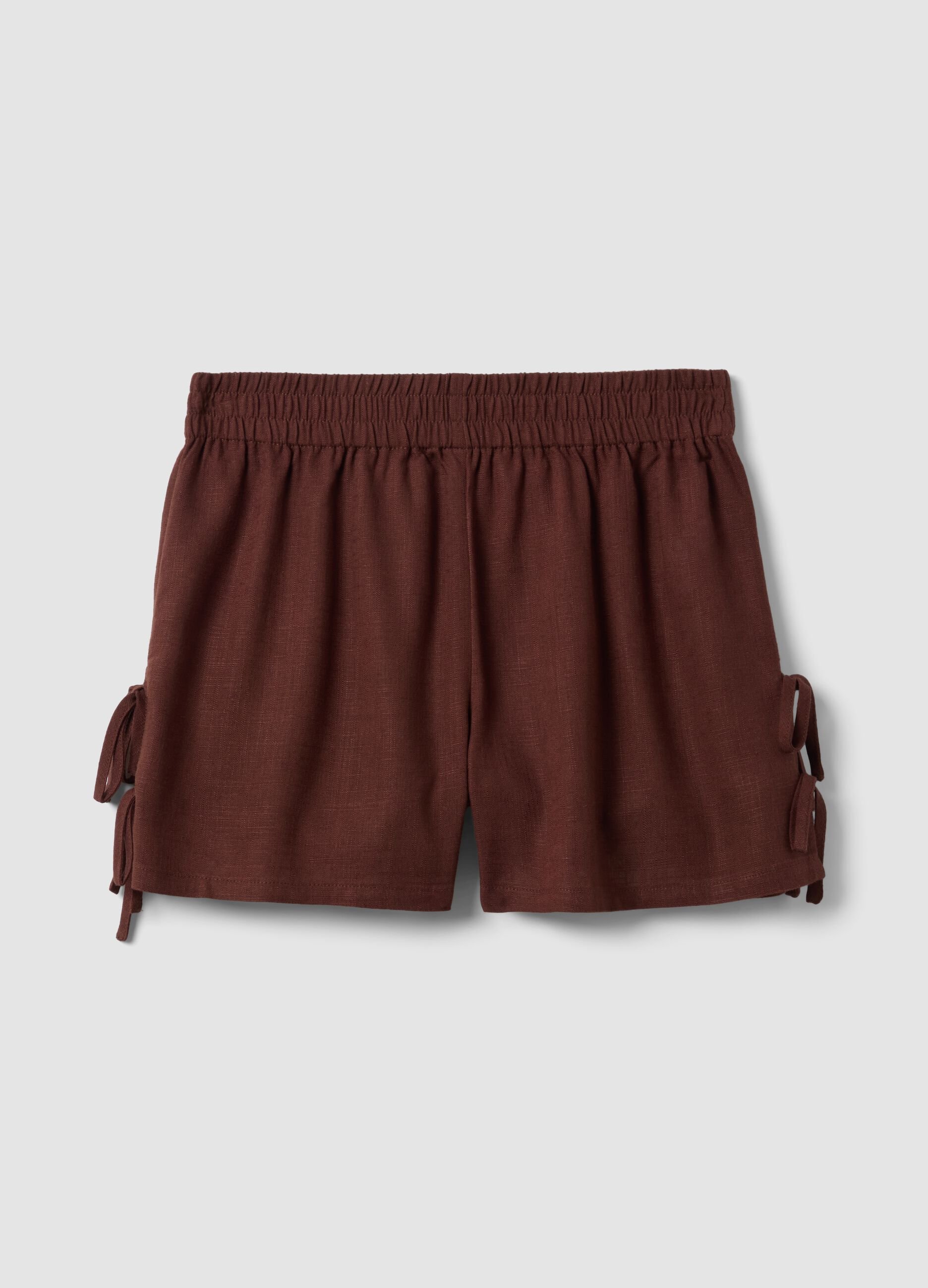 Brown viscose-linen blend shorts with elasticated waist, regular fit