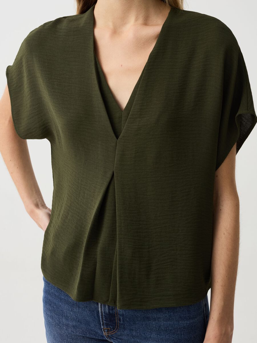 Crinkle-effect blouse with V neck_2