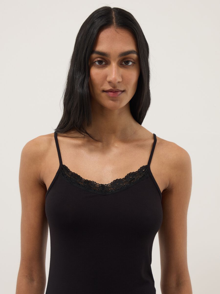 Canottiera in viscosa elasticizzata nera slim fit con pizzo_1