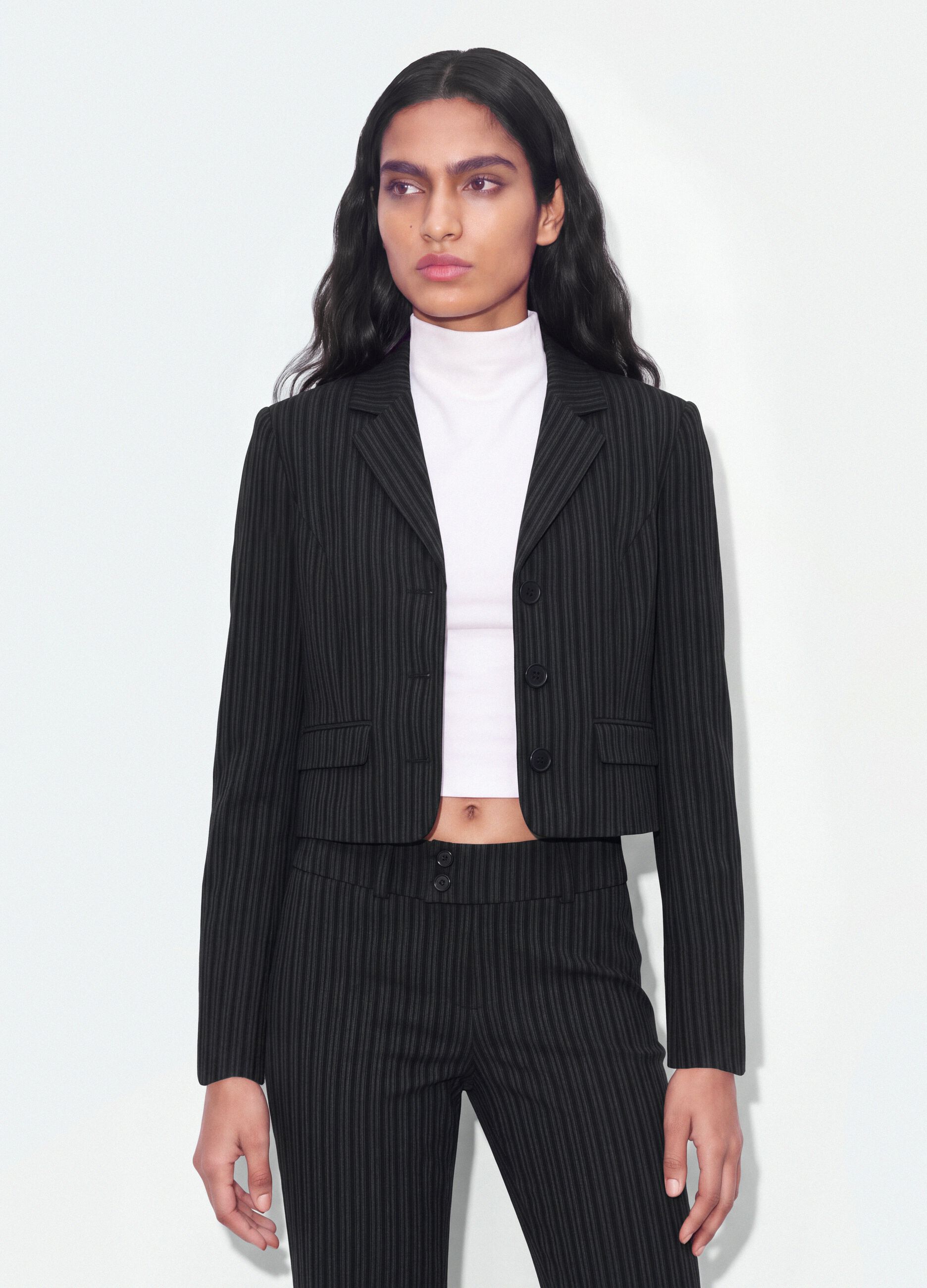 Black cropped stretch-viscose blazer with classic lapels, slim fit