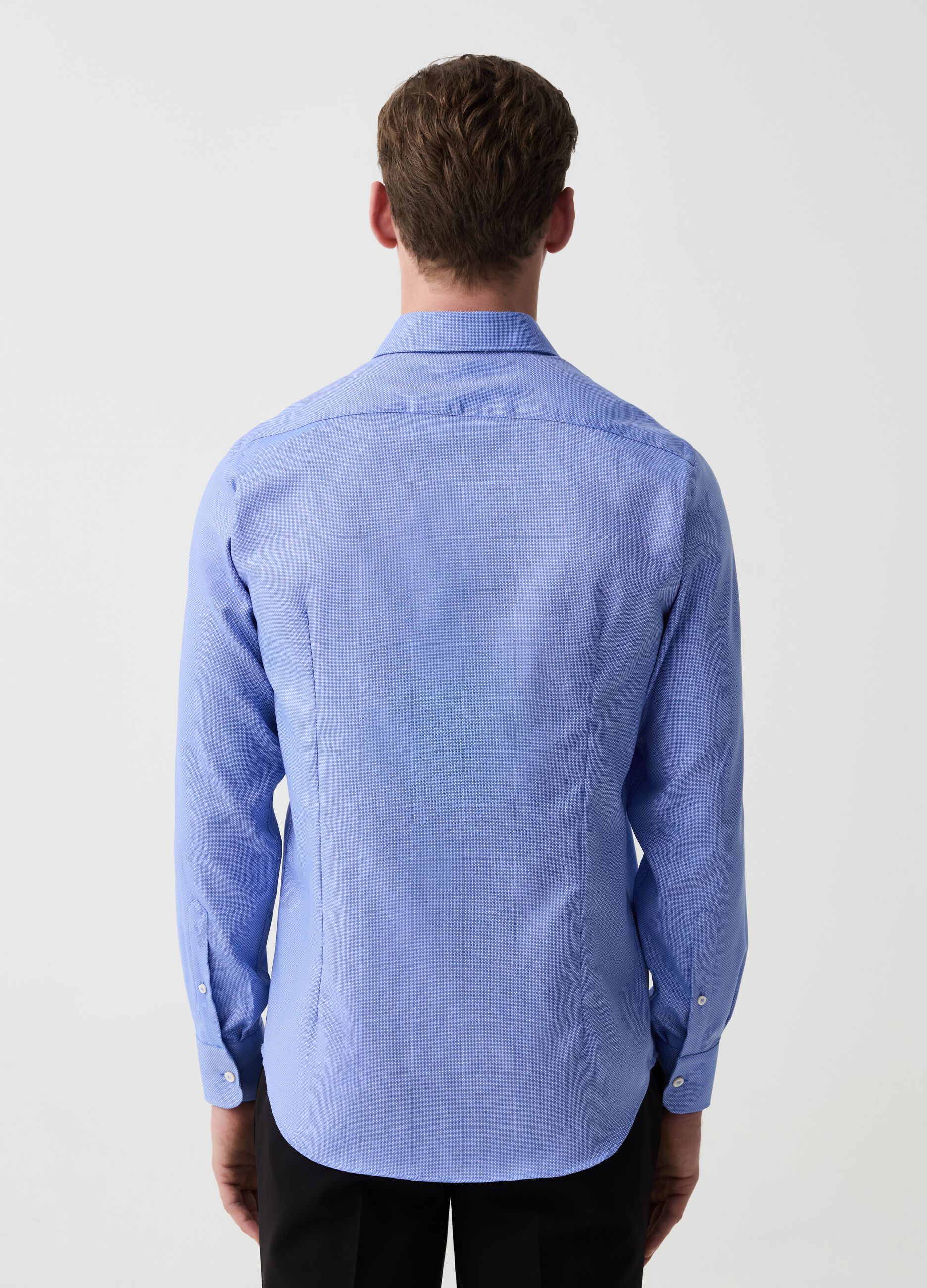 Slim-fit easy-iron shirt with micro weave